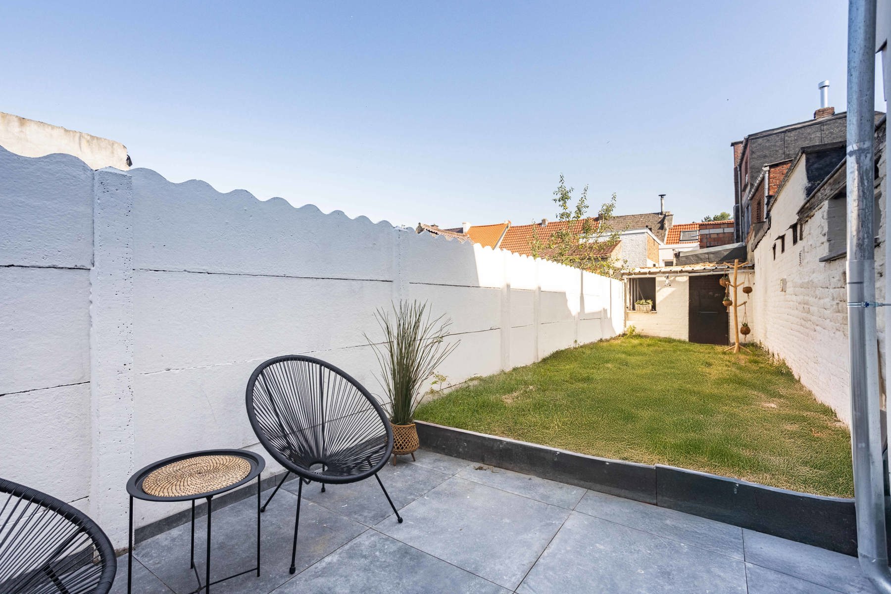 Instapklare, totaal gerenoveerde rijwoning met tuin foto 15