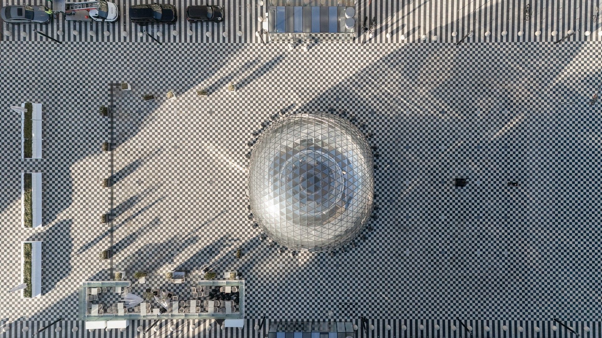 Ruime garagebox te koop heel goed gelegen onder het Albertplein. foto 2