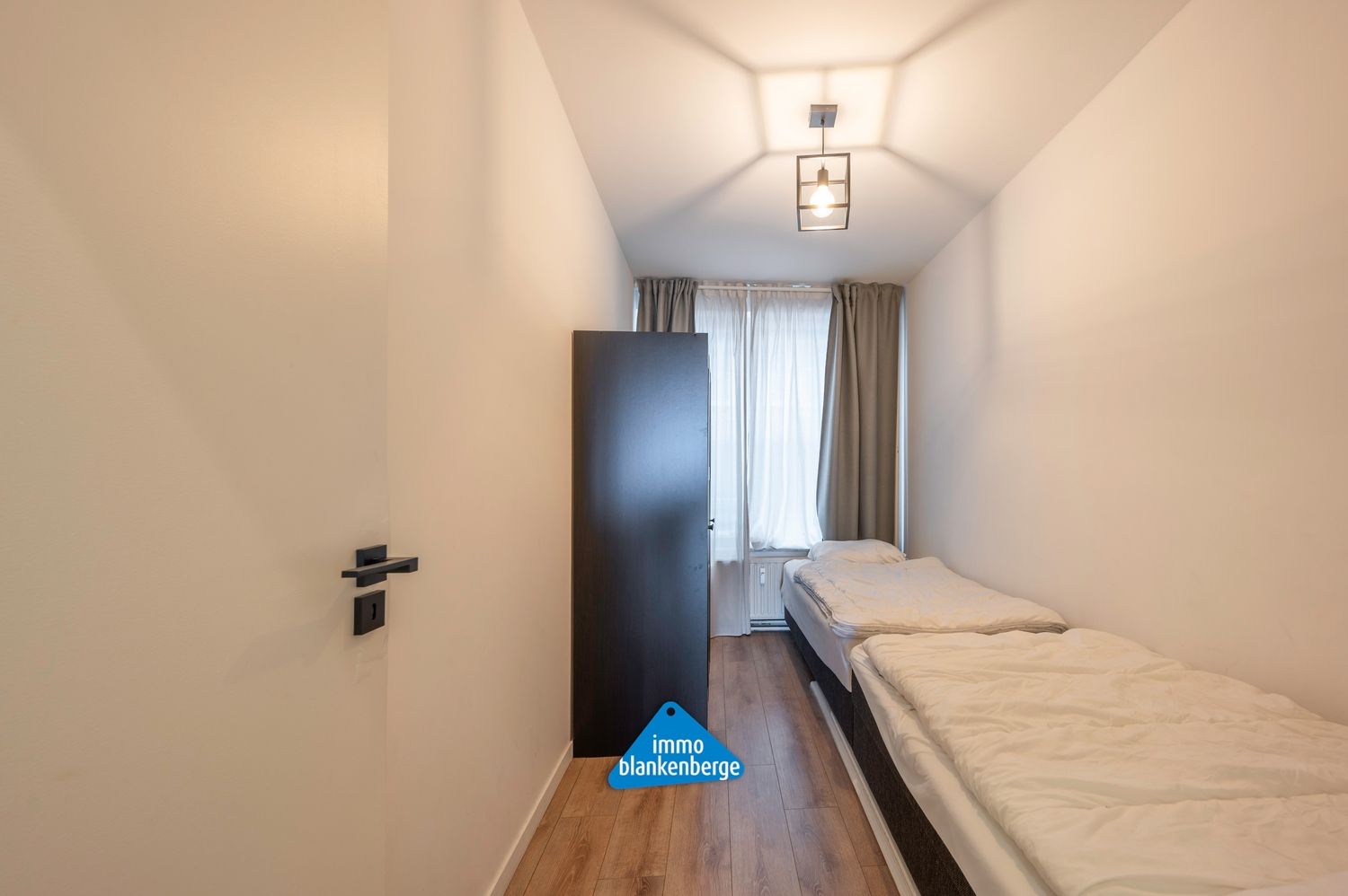 Modern gerenoveerd appartement met twee slaapkamers op een toplocatie foto 15