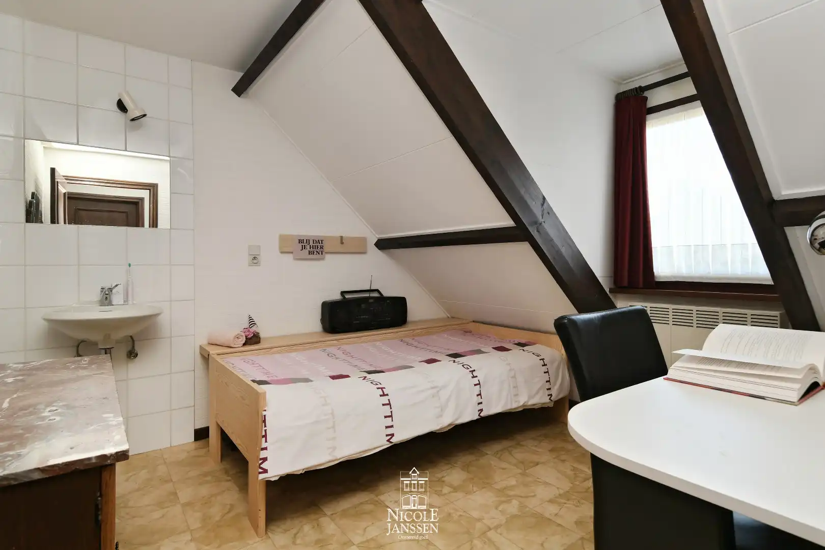 Ruime gezinswoning op een royaal perceel in een rustige omgeving  foto 14