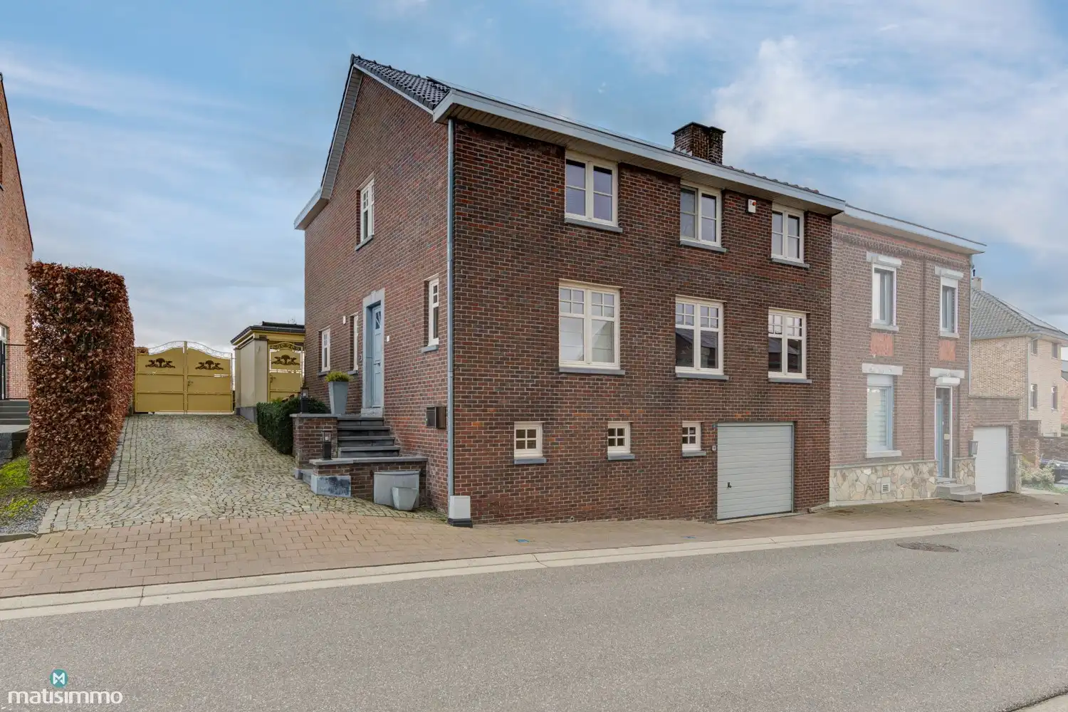 INSTAPKLARE EN ENERGIEZUINIGE WONING MET INPANDIGE GARAGE, TUINKAMER, KELDER EN RUIME TUIN TE ELST foto 2