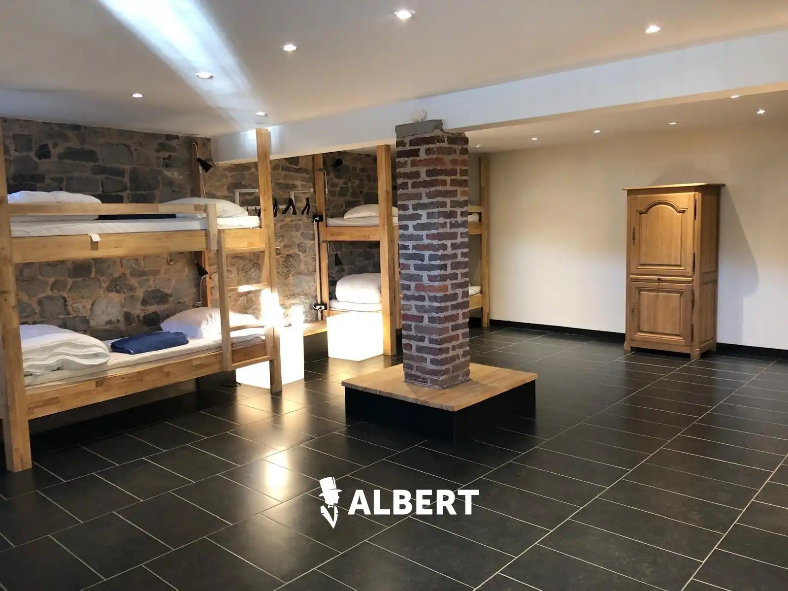 Prachtig gerenoveerde ruime woning (oude school) in Dinant! foto 11