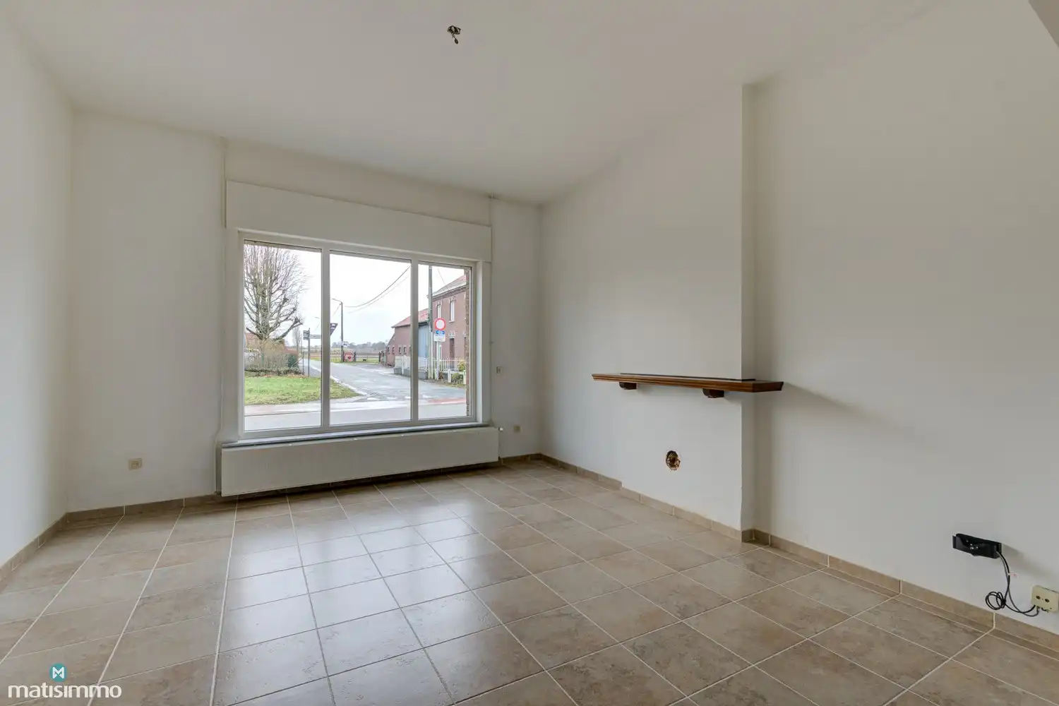 VERDER AF TE WERKEN HOEKWONING MET BINNENKOER EN GARAGE TE MOPERTINGEN foto 16