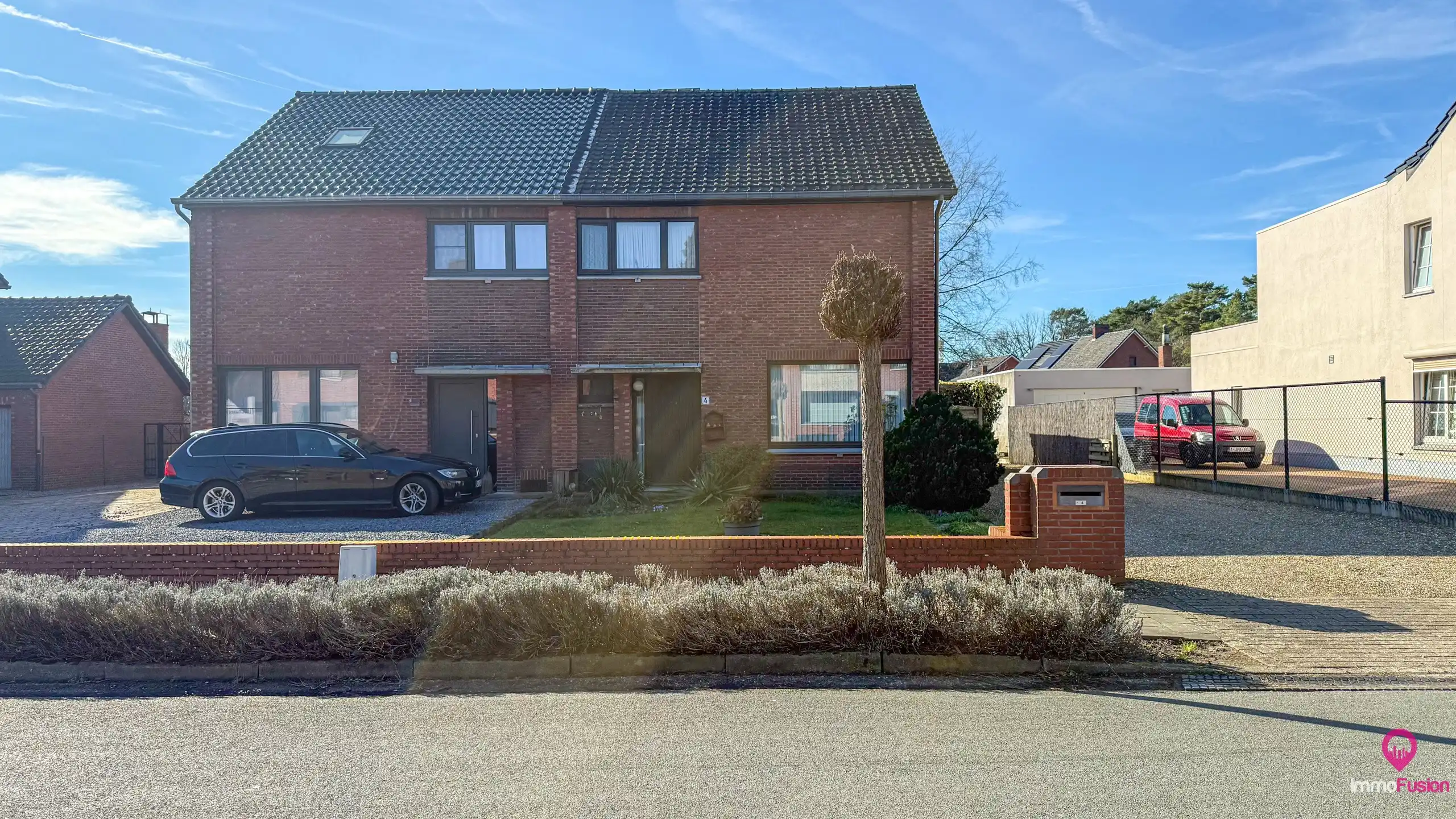 Ruime gezinswoning met zeer grote garage of opslagruimte! foto 27