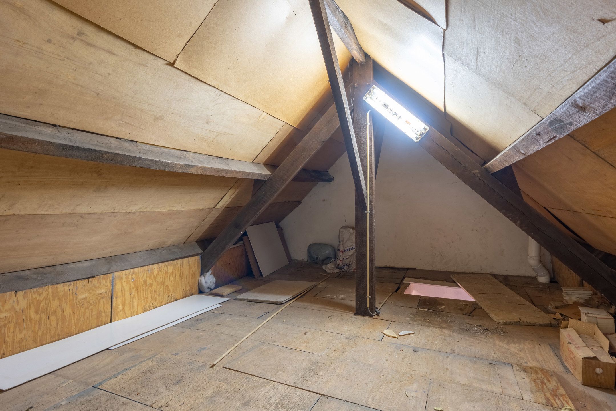 Te renoveren woning met toffe tuin en garage in het centrum foto 33