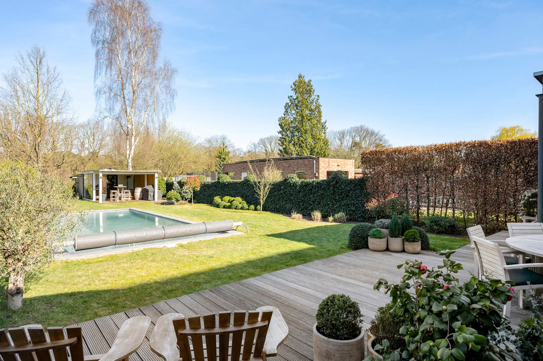 Ruime instapklare woning met zwembad te Brasschaat! foto {{pictureIndex}}