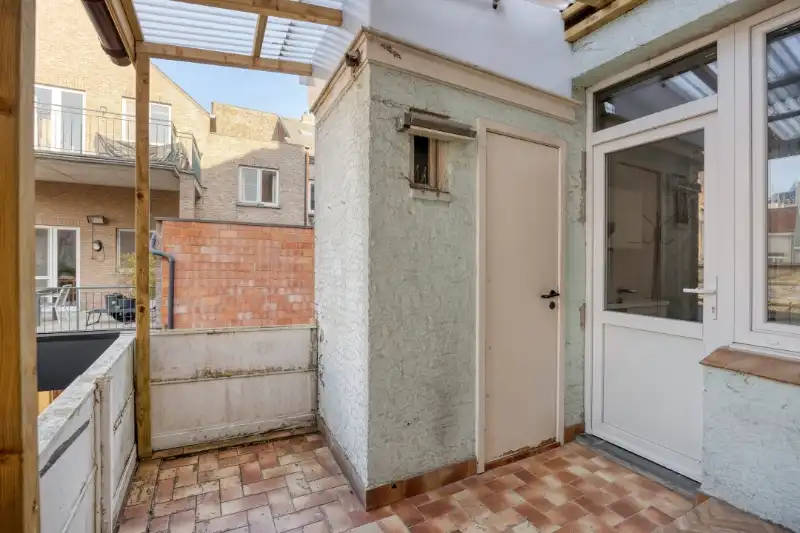 Handelspand met brede glasgevel en uitstekende visibiliteit in centrum Mechelen foto 15