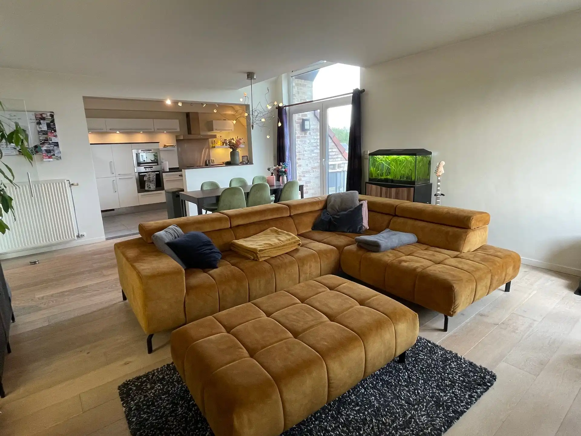 Gunstig gelegen en uitzonderlijk ruim gezellig appartement. foto 5