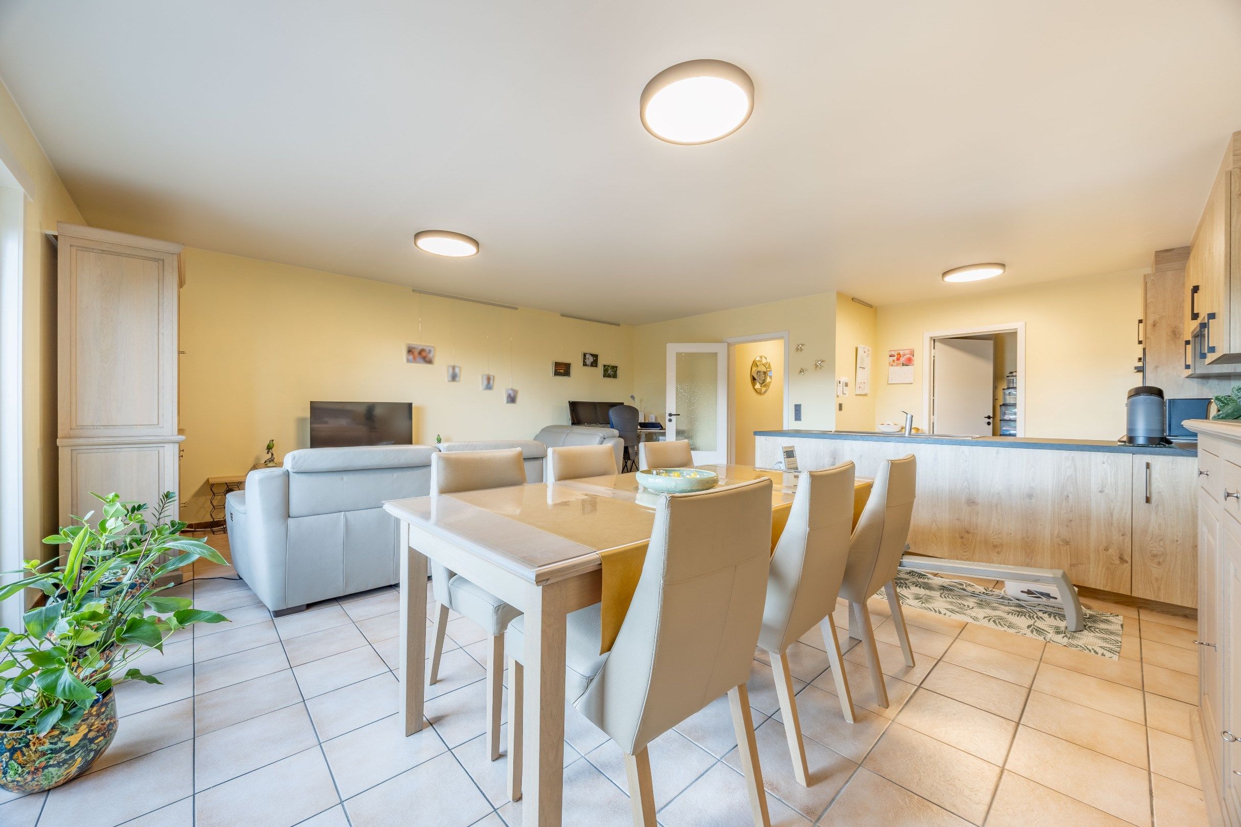 INSTAPKLAAR APPARTEMENT MET 2 SLAAPKAMERS EN GARAGE foto 4