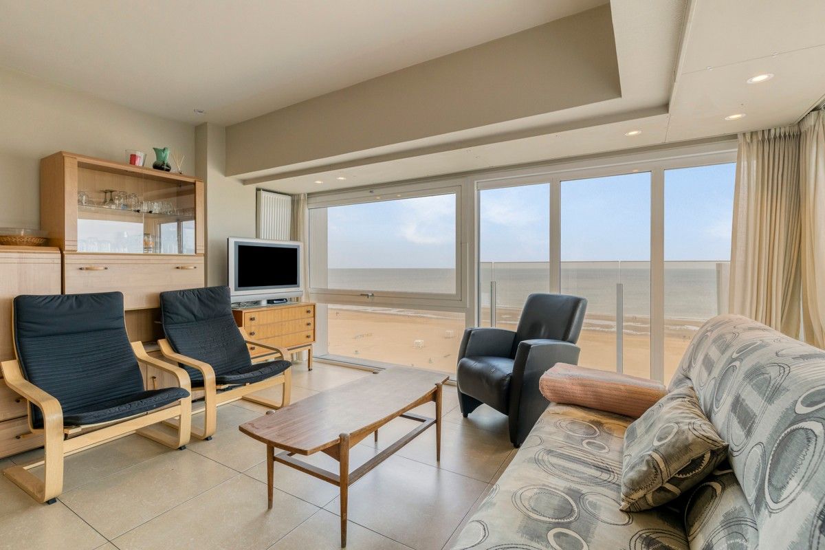 Panoramisch hoekappartement te koop op de Zeedijk van Sint-Idesbald! foto 5