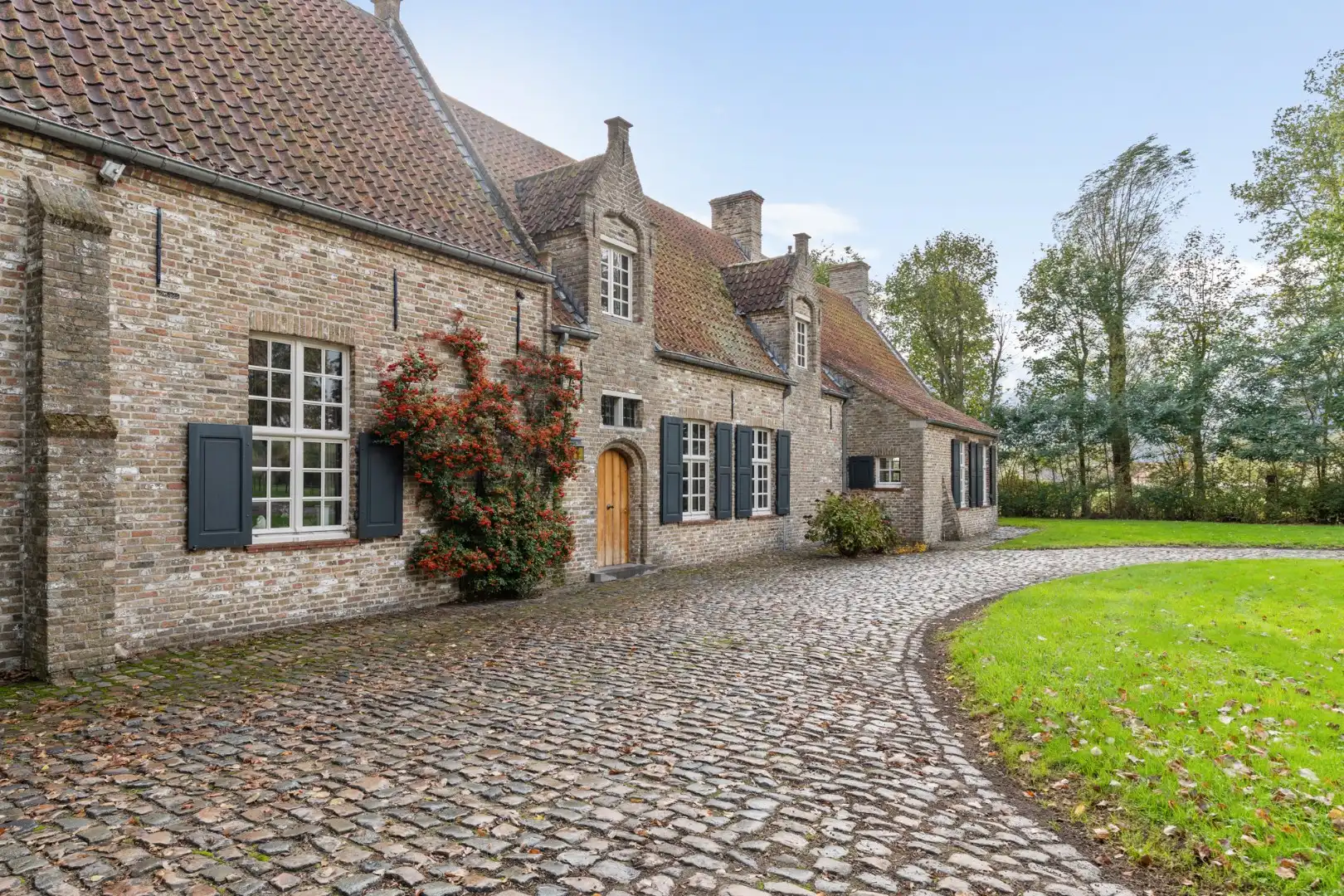 Exclusief landhuis “Reigershof” met bijgebouw en uniek domein te Damme foto 6