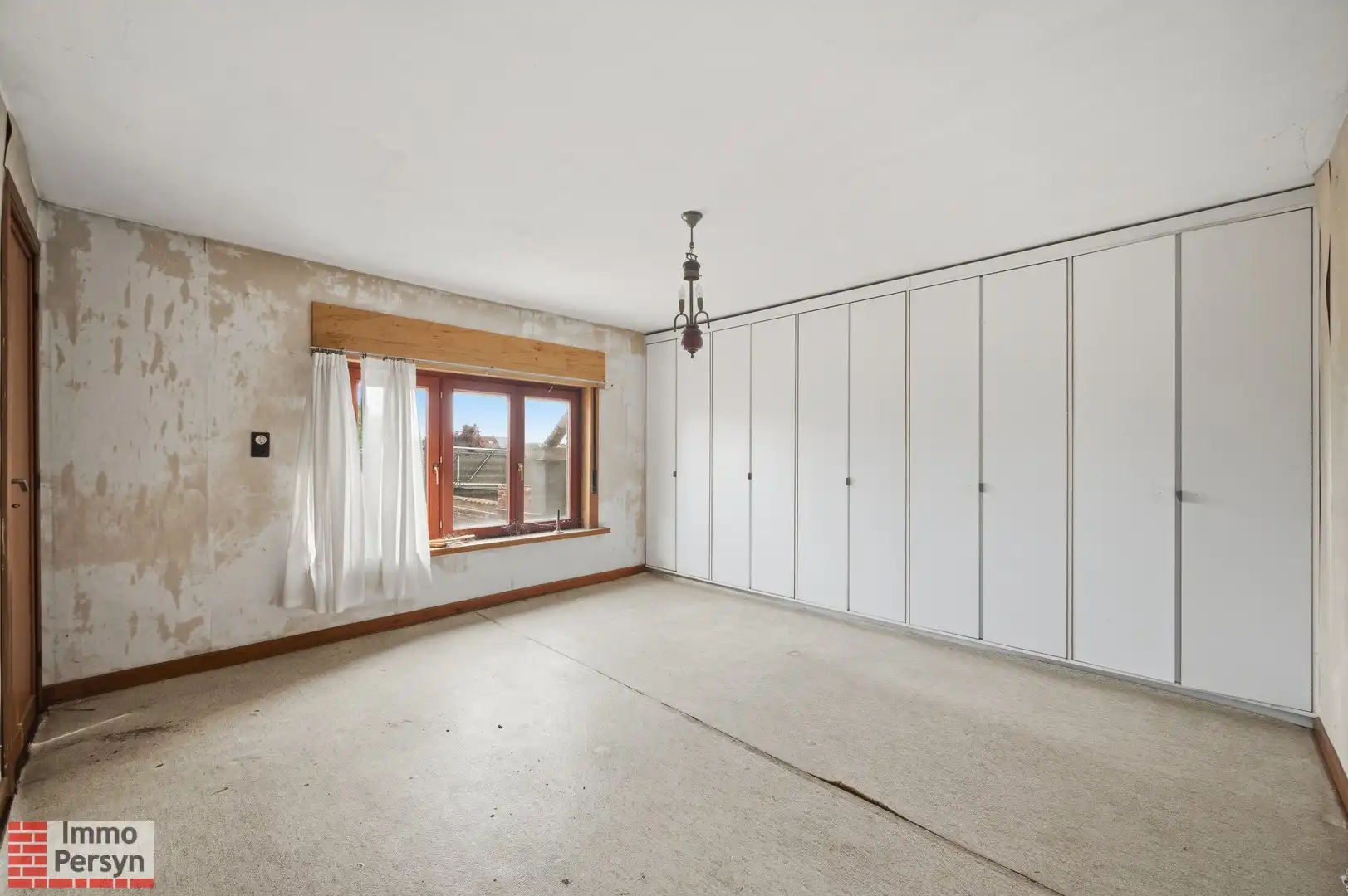 Te renoveren woning met zuidtuin en achteringang met garages foto 14