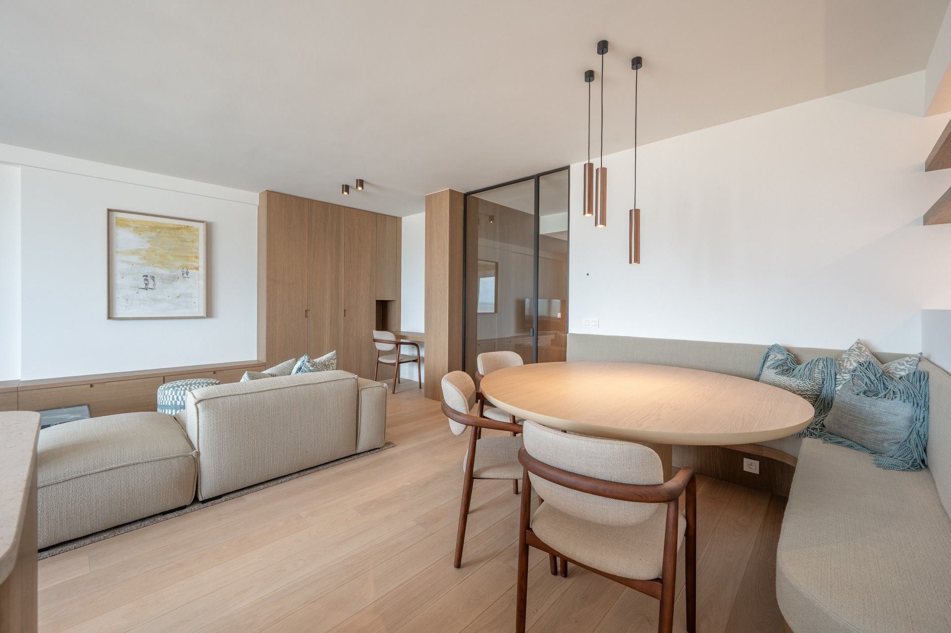 Gemeubeld: verfijnd gerenoveerd appartement op de zeedijk vlakbij het Rubensplein te Knokke! foto 8