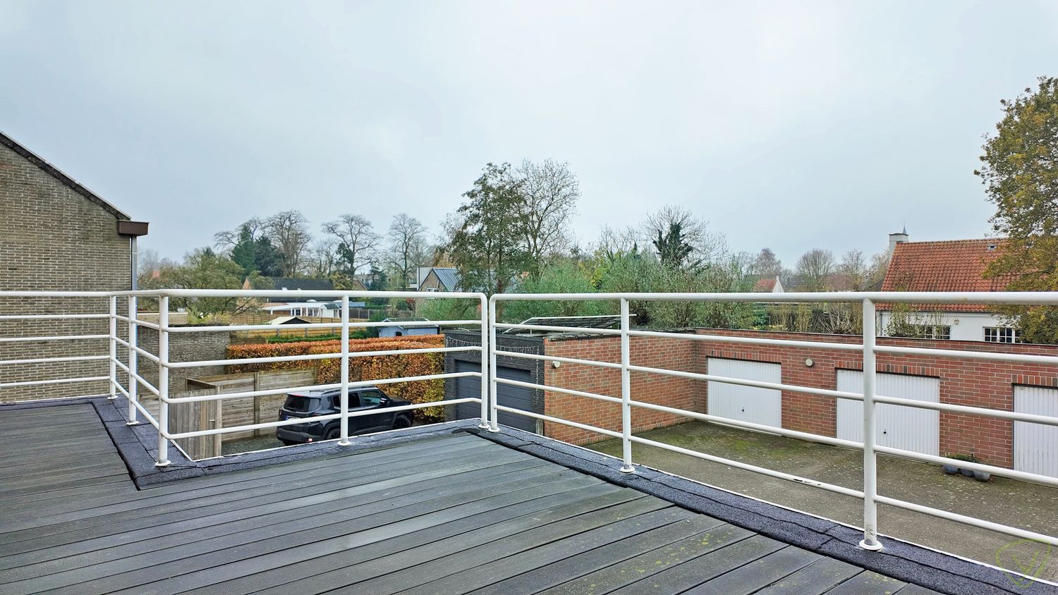 Ruime en lichtrijke duplex op een rustige locatie in Bassevelde! foto 6