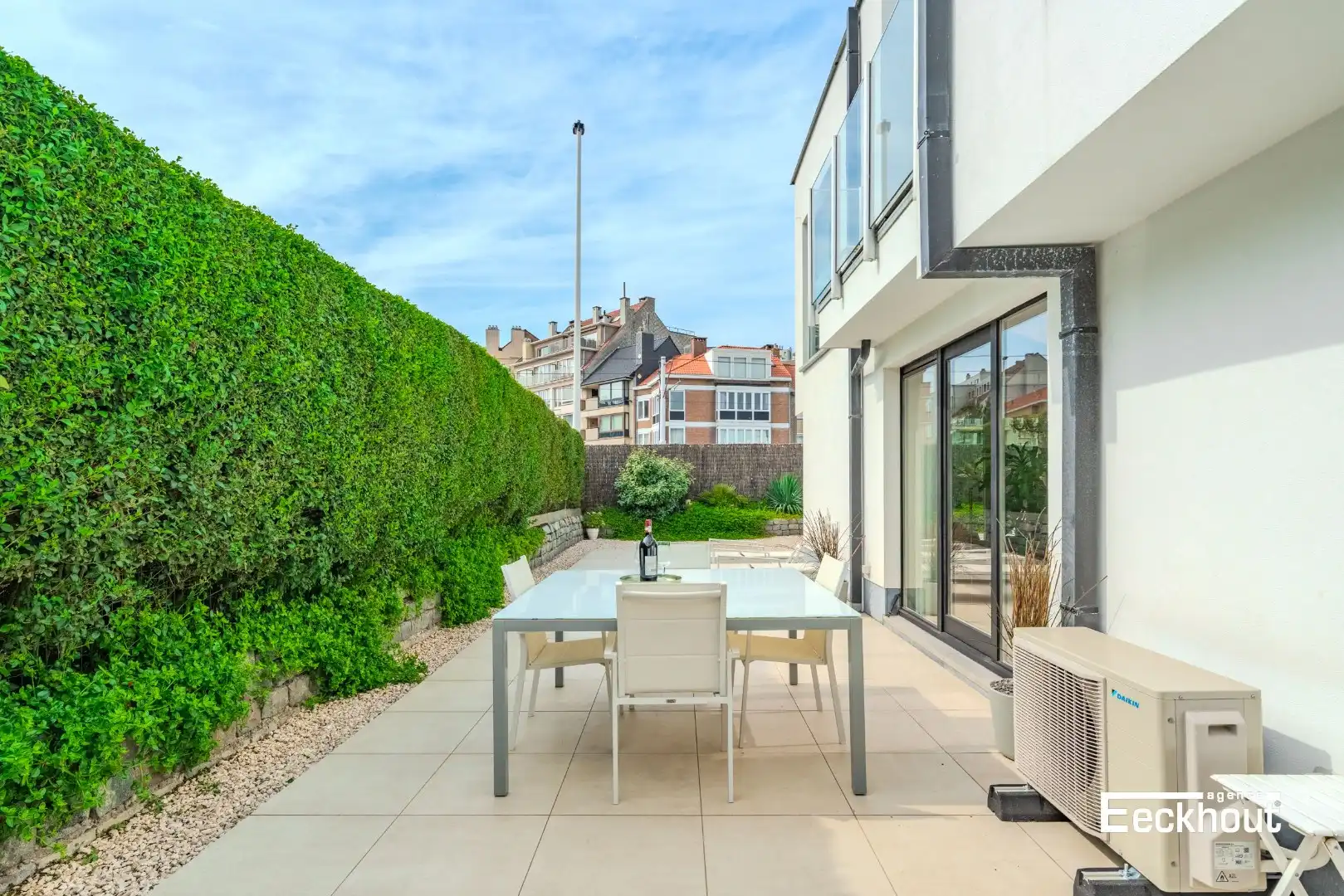 Gerenoveerd appartement met uitzonderlijk groot terras! foto 7
