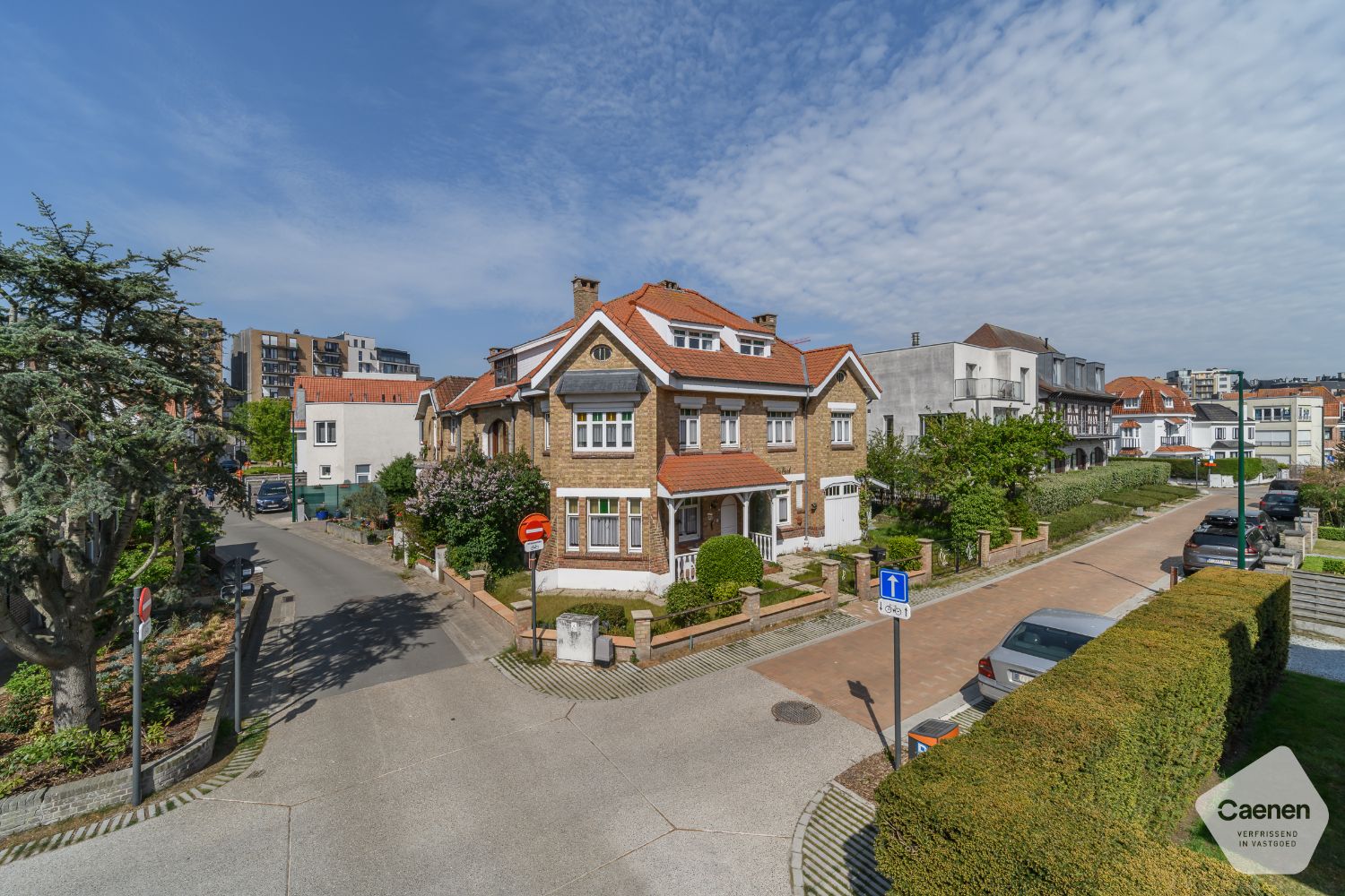 Authentieke Halfopen Villa op Wandelafstand van Zee en Winkels – Te Renoveren naar Eigen Smaak foto 9