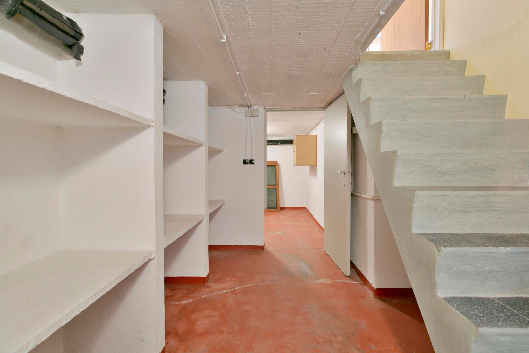 Bungalow met 2 garages, tuin en 3 slaapkamers! foto 23