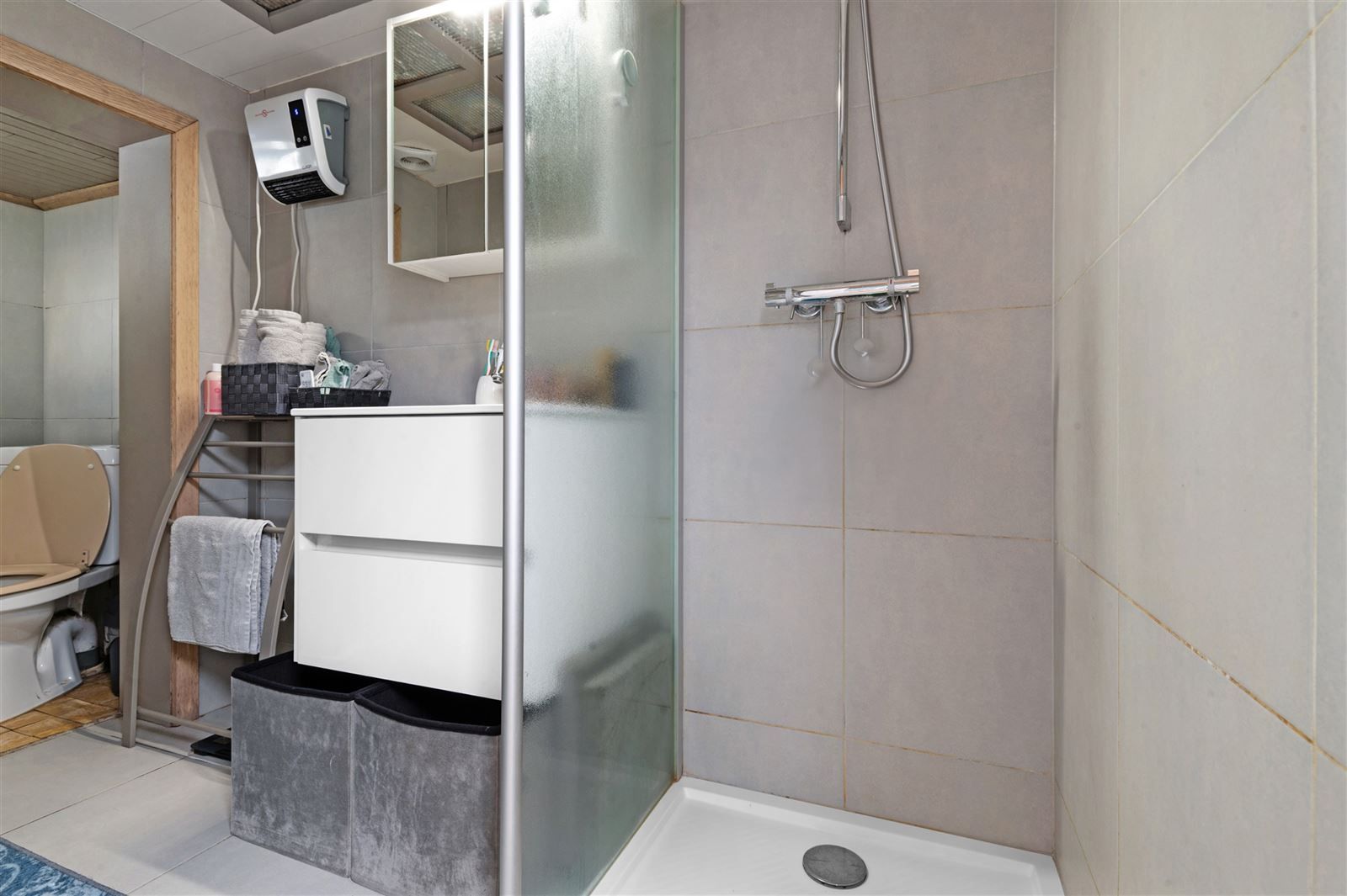 Instapklare rijwoning in rustige straat te Nieuwerkerken foto 13