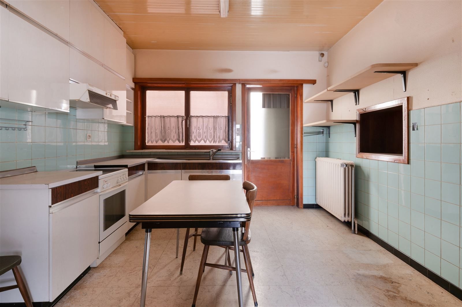 Handelswoning met appartement, garage en parkeerplaats foto 9