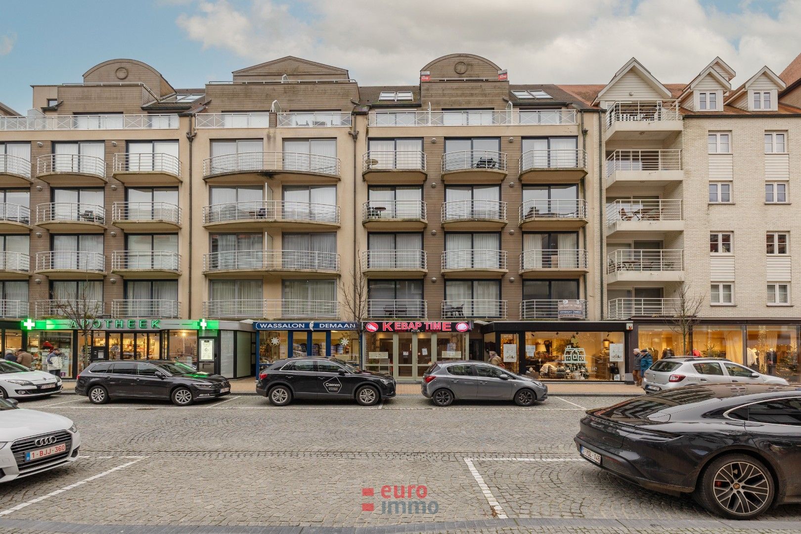 Ruim en lichtrijk appartement in de winkelstraat van Nieuwpoort foto 2