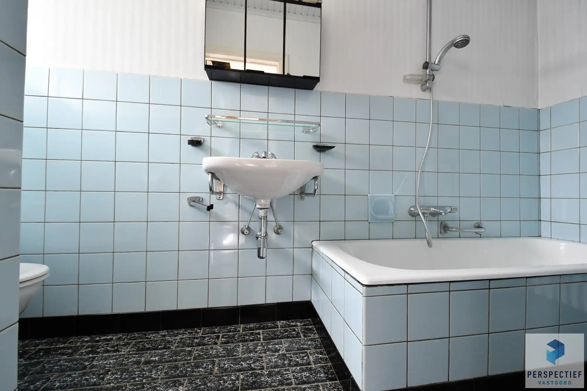 Rustig gelegen vrijstaande woning met garage, ruime tuin en prachtig open zicht foto 8
