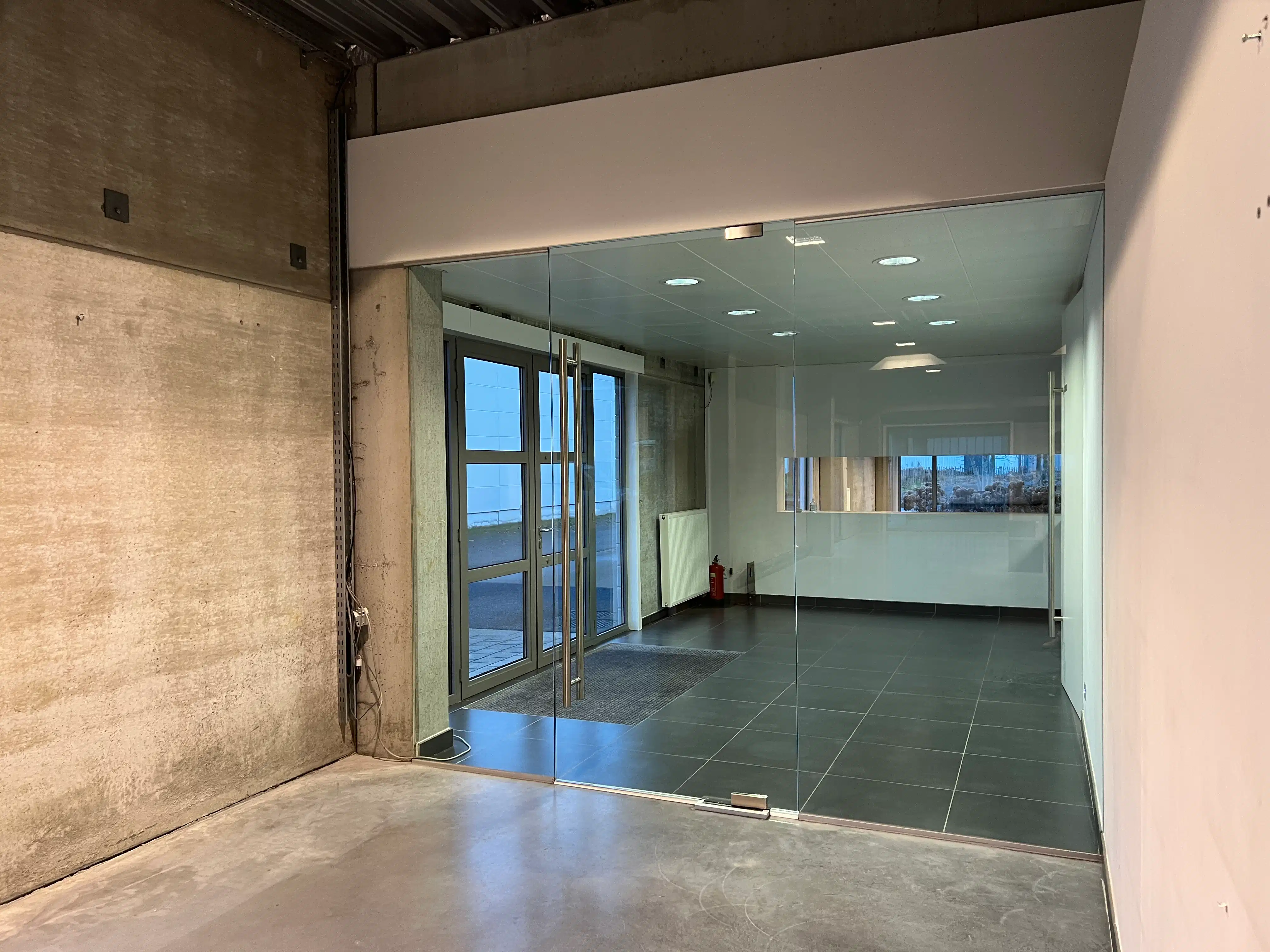 Moderne kantoor-/handelsruimte met duplex appartement – topligging Kortrijk-Wevelgem foto 8