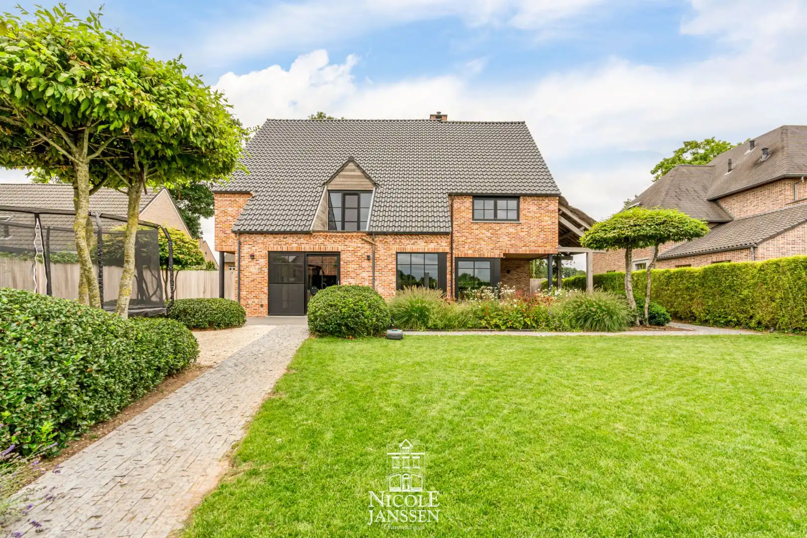 Luxueus afgewerkt landhuis met vier slaapkamers en gezellige tuin  foto 30