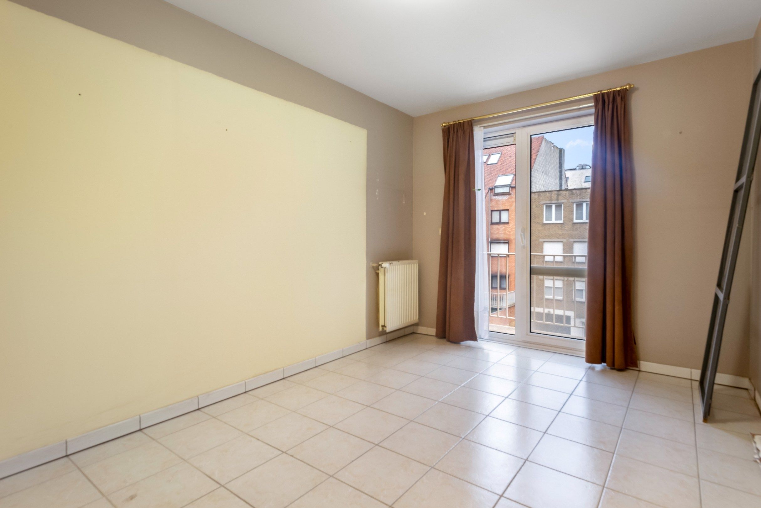 Zeer centraal gelegen, ongemeubeld appartement in de Dumortierlaan op enkele stappen van de Lippenslaan en de Zeedijk. foto 15