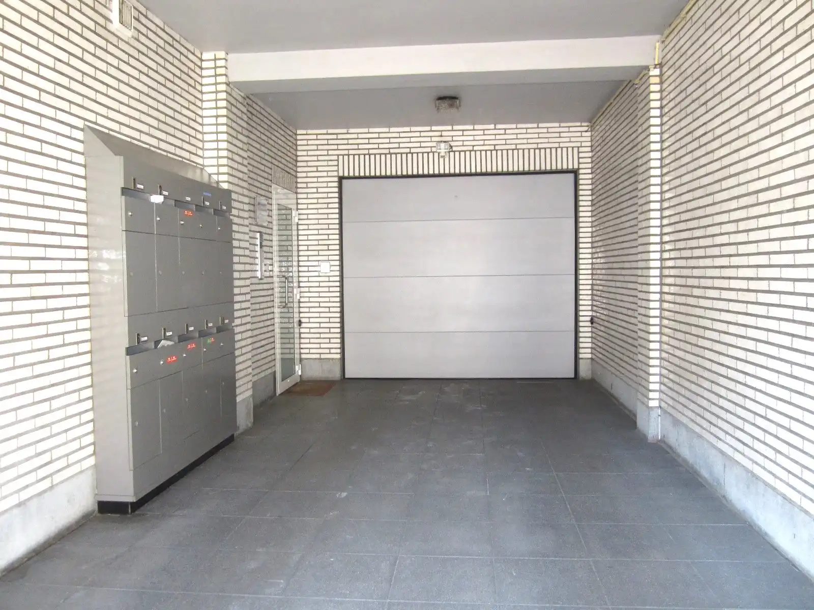 Dit prachtig gerenoveerde appartement uit 2010 is gelegen in het centrum van Zottegem, op de eerste verdieping van een verzorgd gebouw met lift.  foto 23