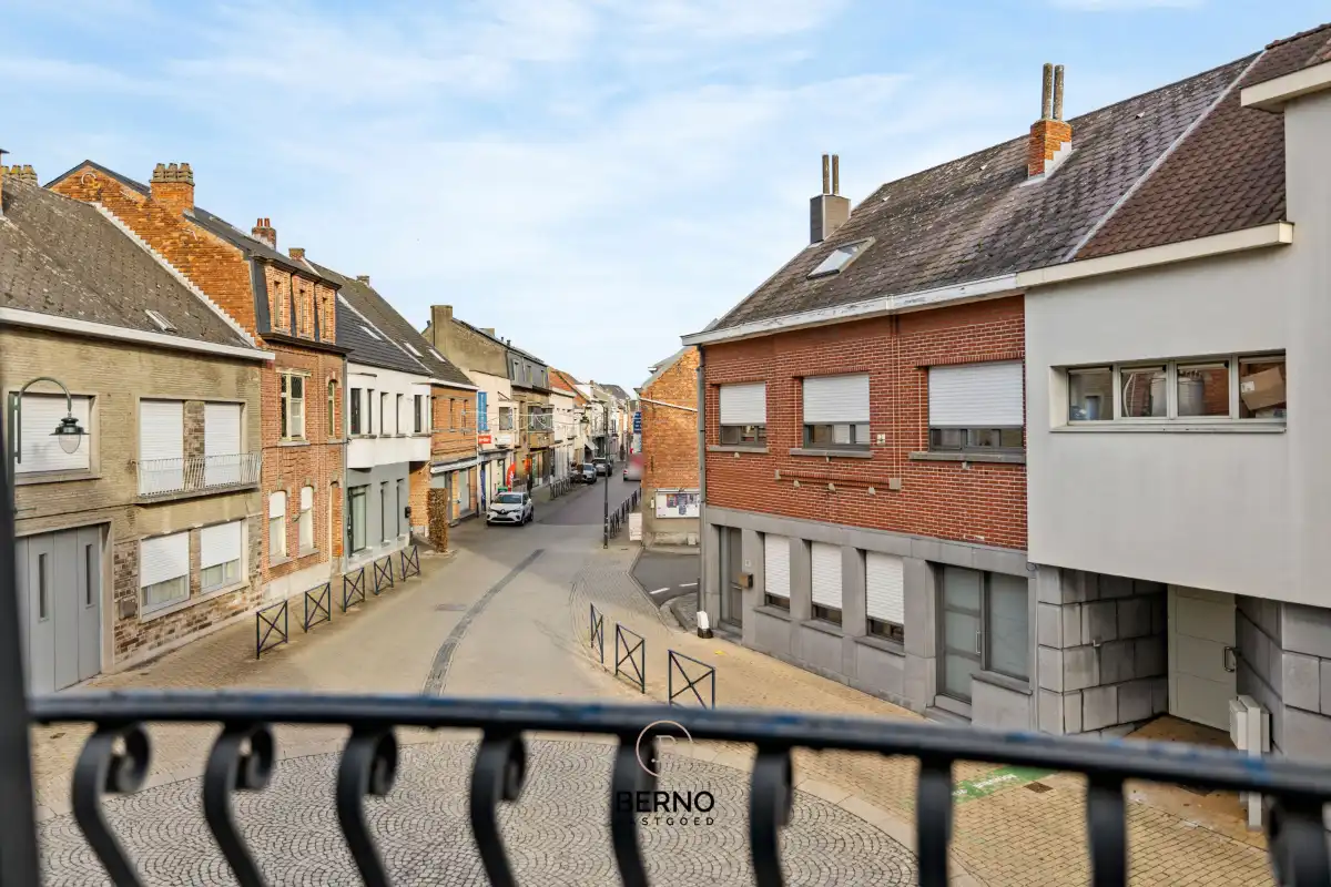 Handelspand met uitzonderlijke visibiliteit & ruim appartement – Toplocatie foto 18