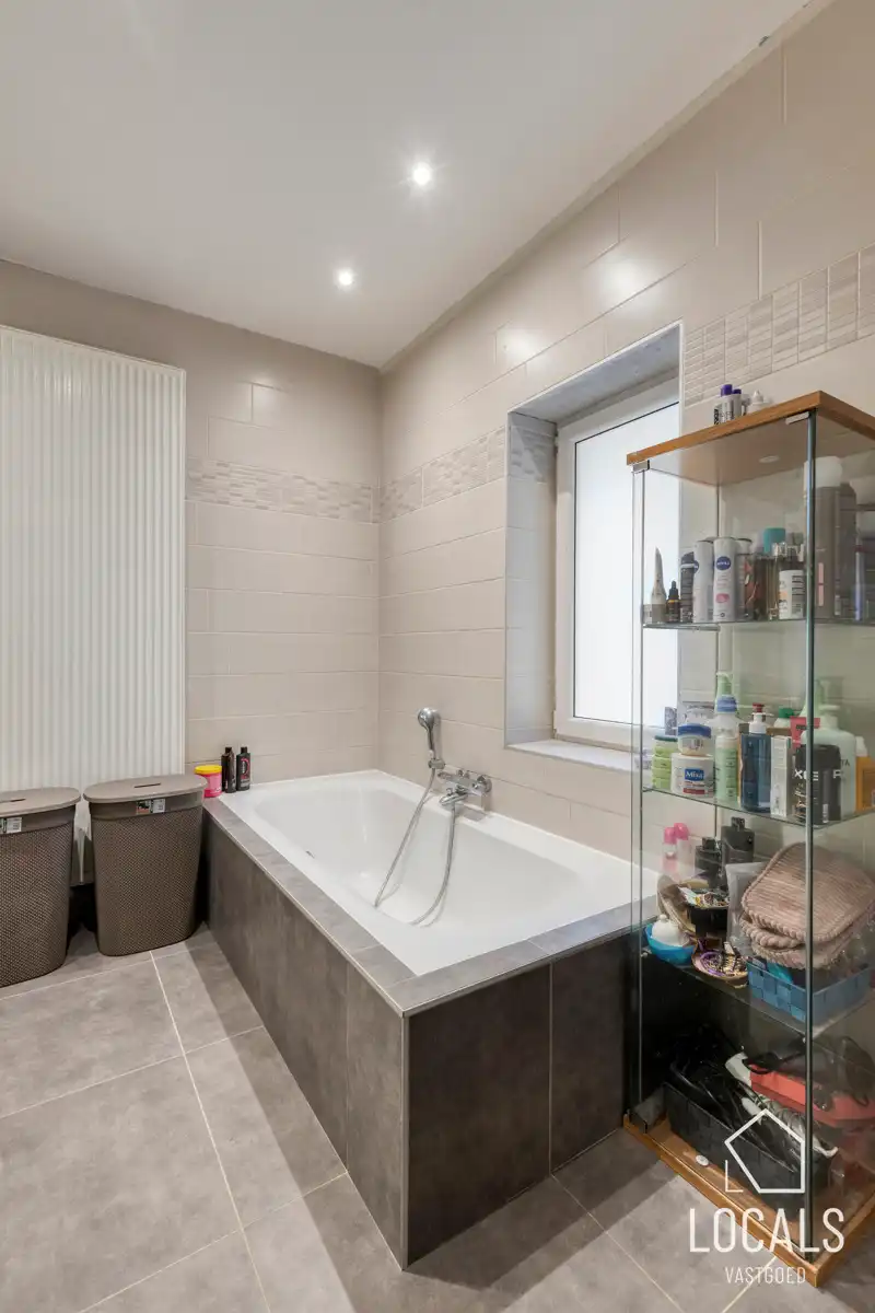 Instapklare en ruime woning in Liedekerke foto 9