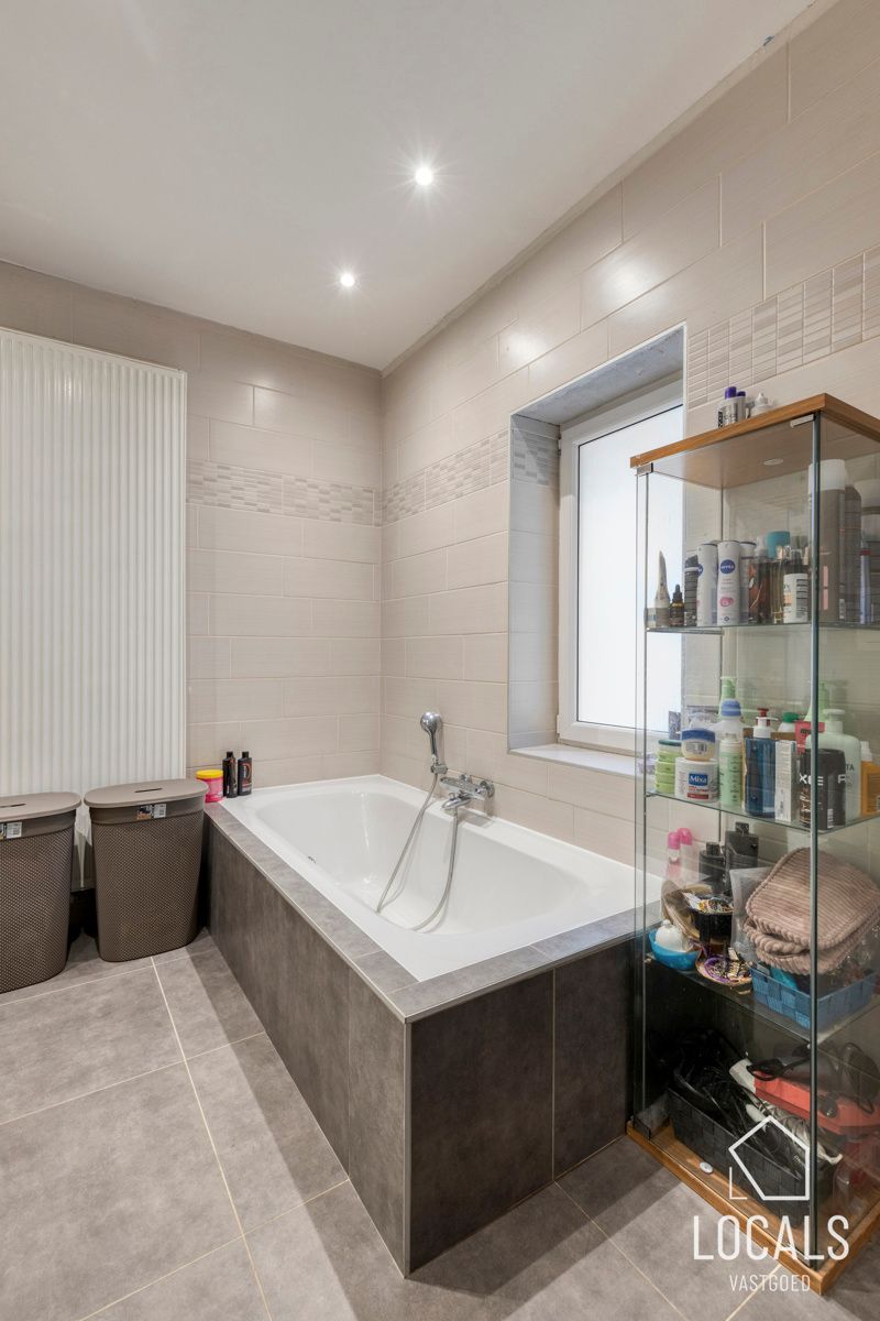 Instapklare en ruime woning in Liedekerke foto 10