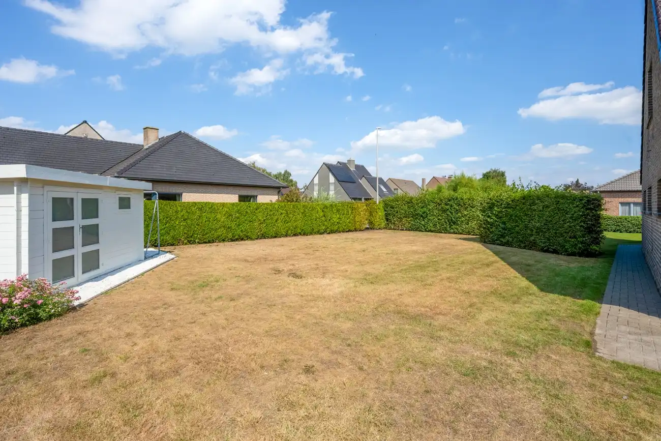 Degelijke alleenstaande villa met inpandige garage en zonnige tuin op een heel rustige toplocatie nabij het centrum van Lochristi! foto 21