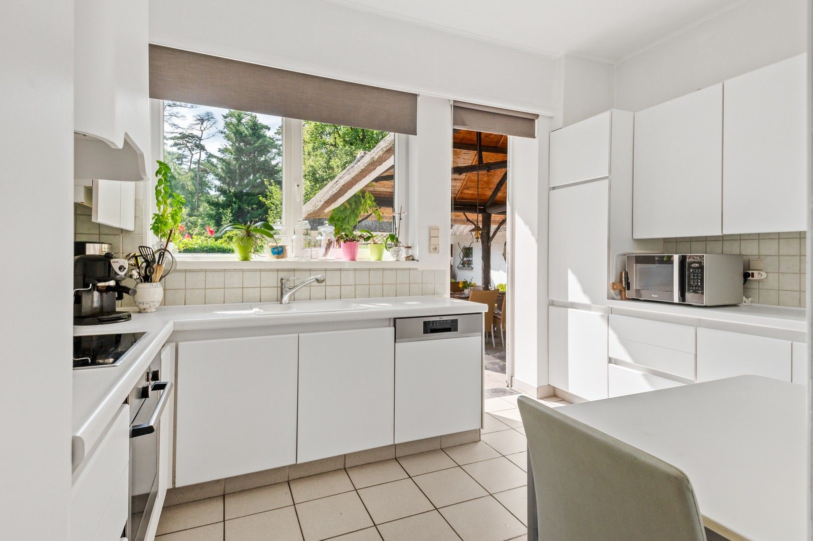 Romantische villa met grote tuin en veel privacy in Schoten foto 16