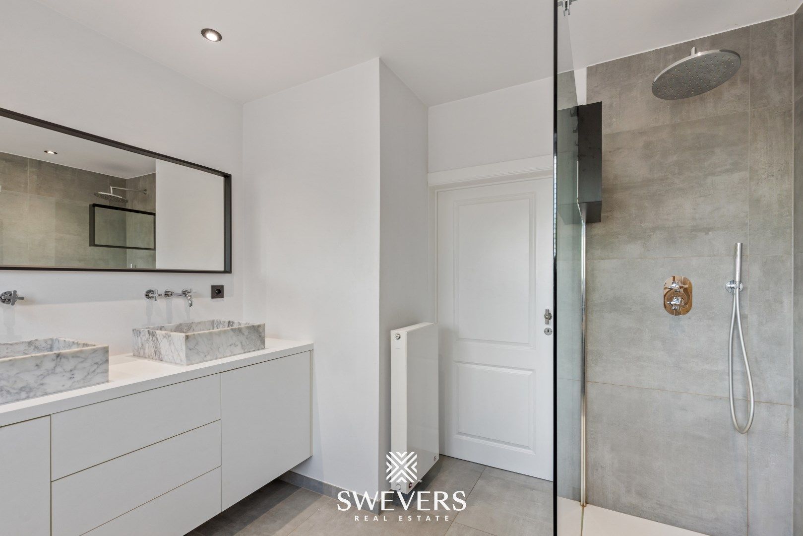 Knap gerenoveerde woning met praktijk/handelsruimte te Laak foto 23
