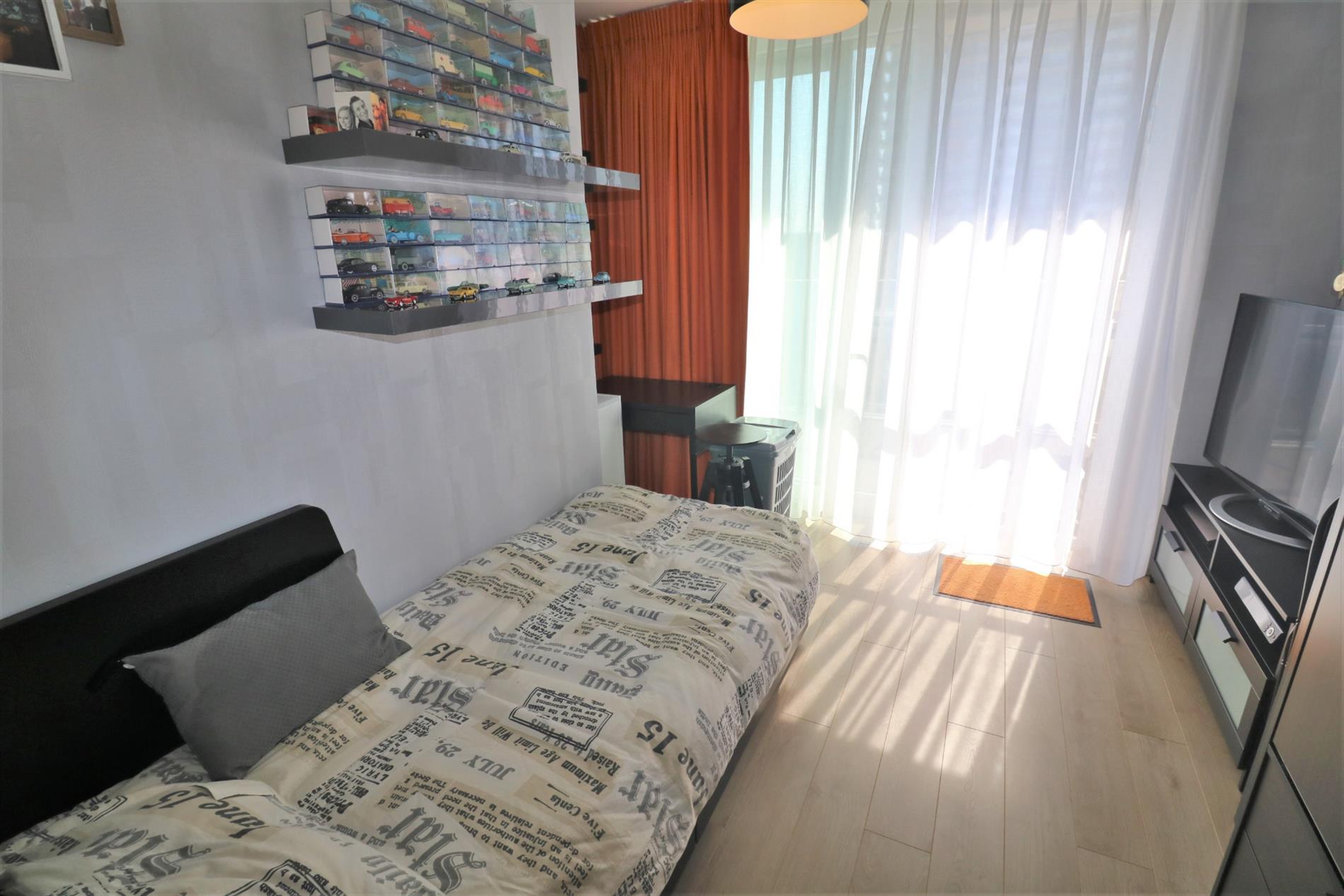 Instapklaar & modern 3 slaapkamer-appartement met zéér ruim zonneterras (45m²) te Bredene-Duinen! foto 10