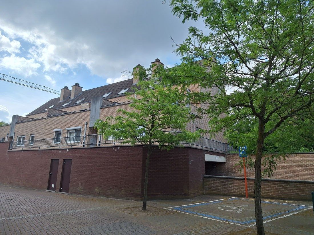 Stijlvol gelijkvloers appartement met terras en autostandplaats foto 2