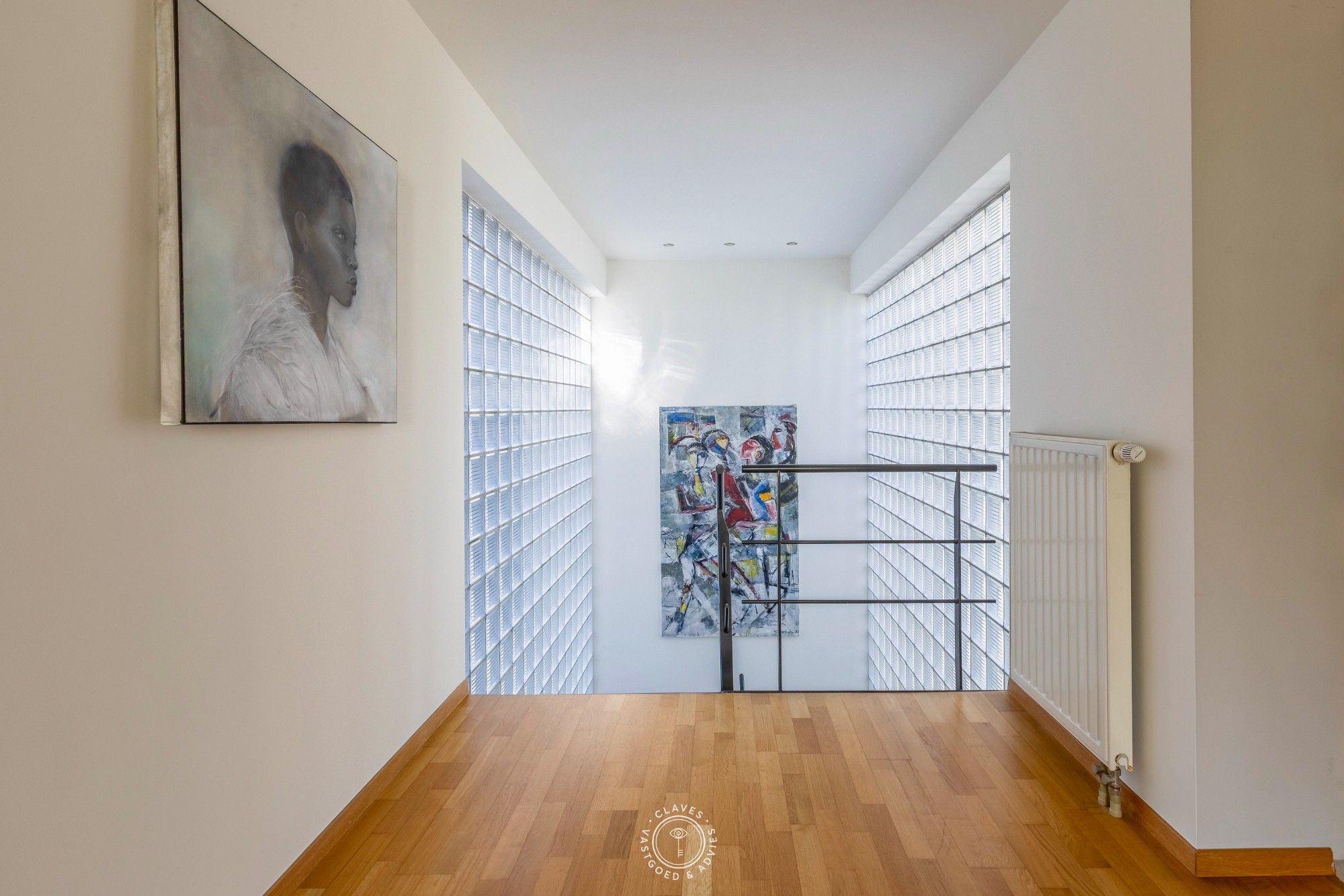 Architecturale villa met prachtige tuin en zwembad foto 17