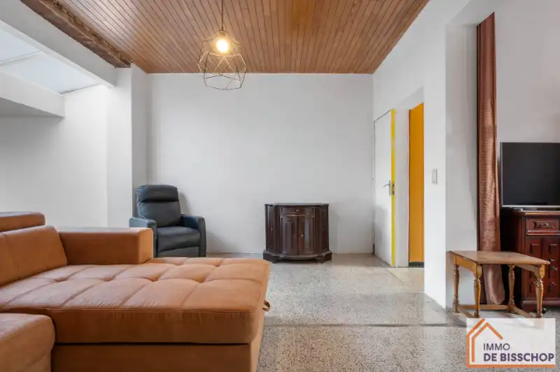 Gezellige woning met 2 slaapkamers, tuin en 2 autostaanplaatsen foto 4