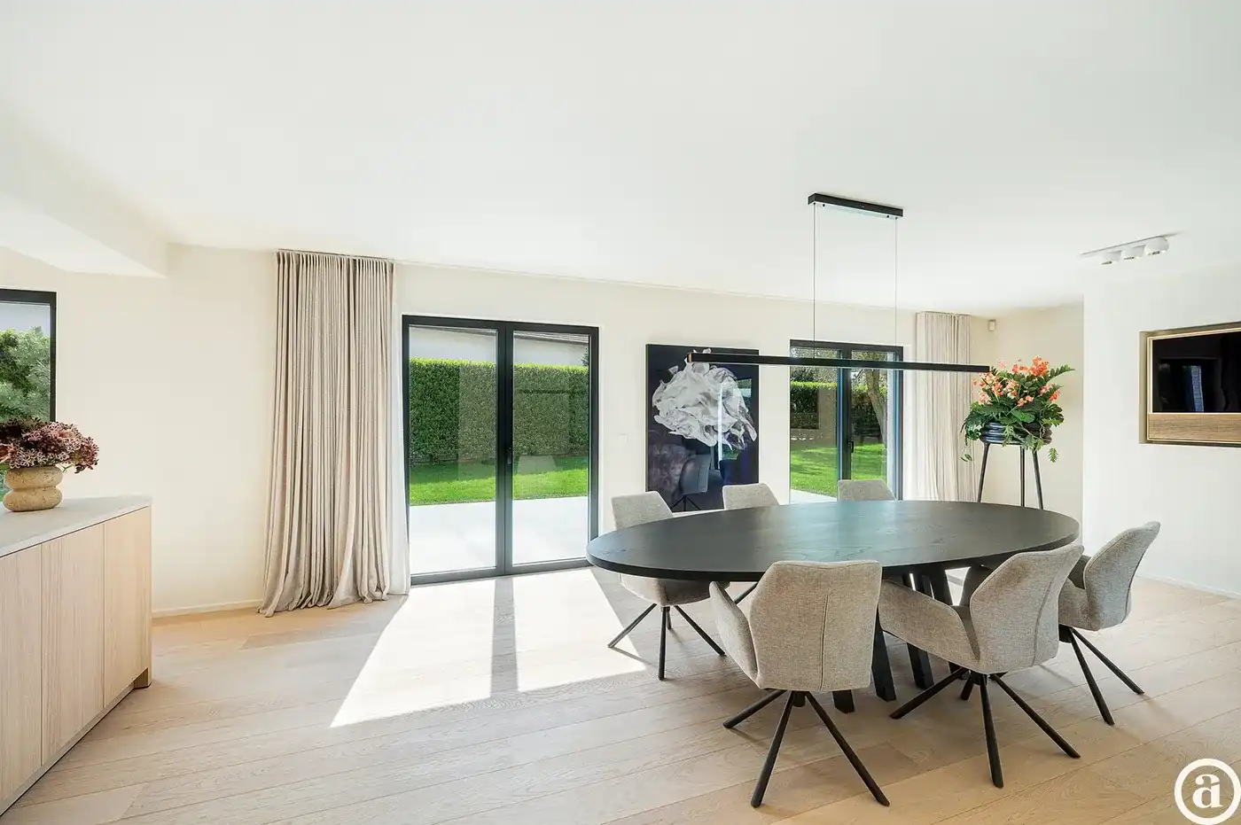 Gerenoveerde villa met 4slaapkamers en grote tuin in Knokke. foto 4