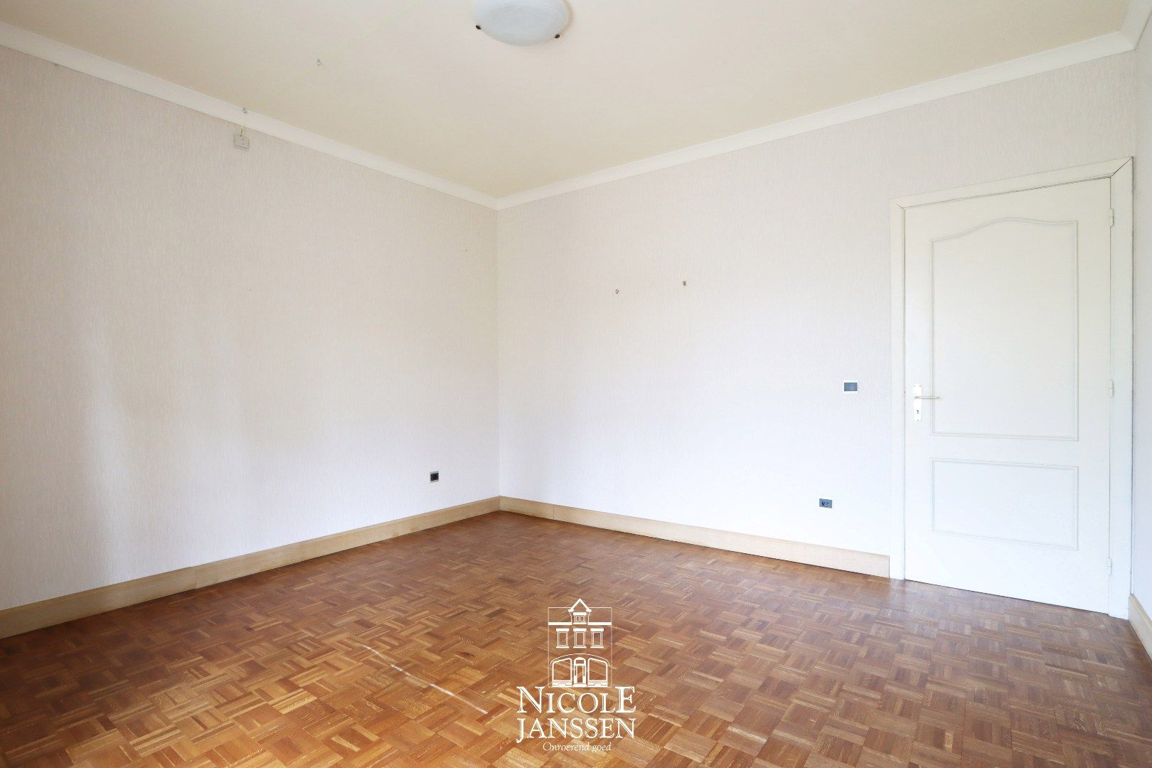 Ruime woning met grote kelder  foto 14