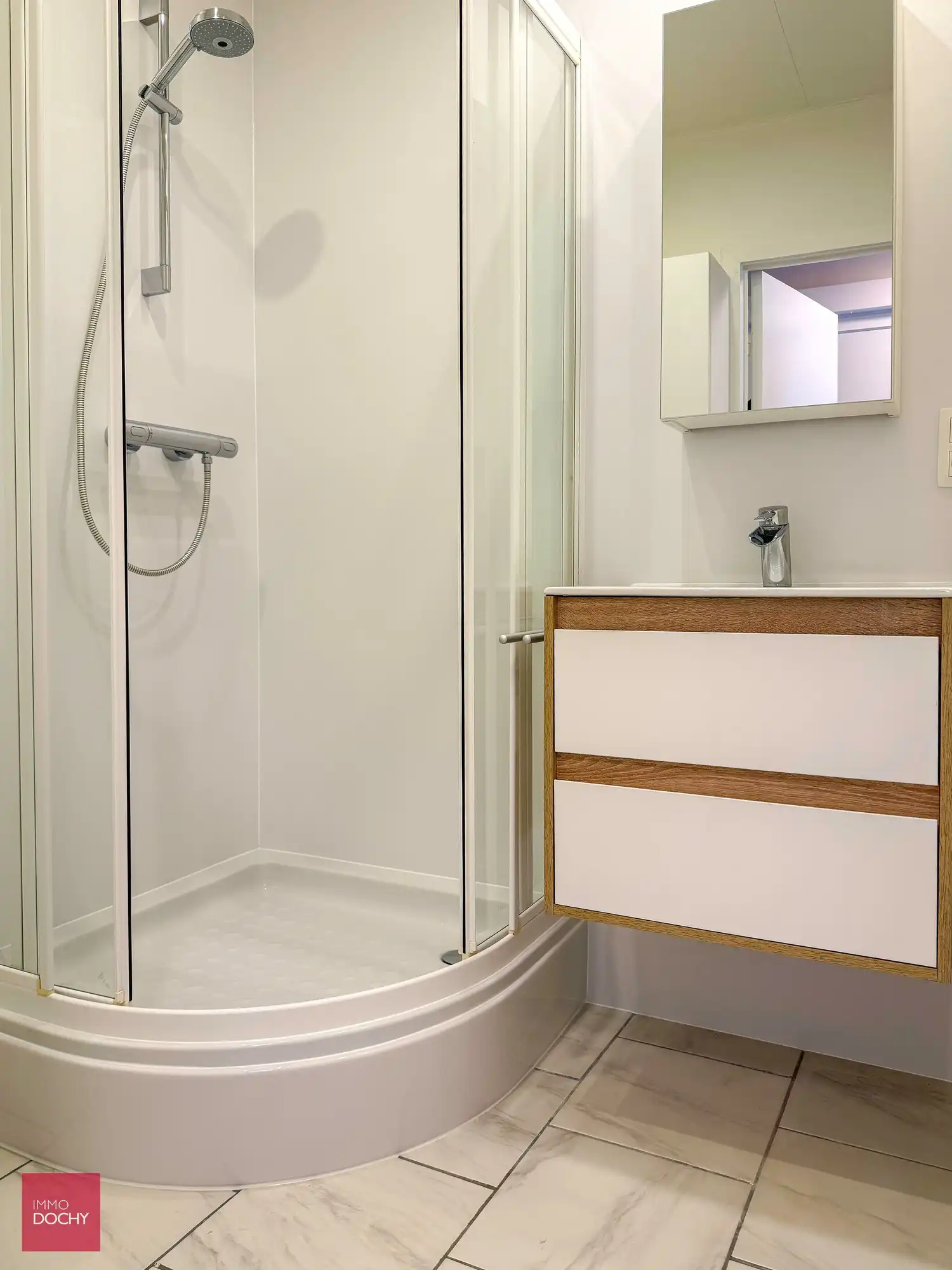 Volledig gerenoveerd duplex - appartement met garage | Deerlijkseweg foto 6