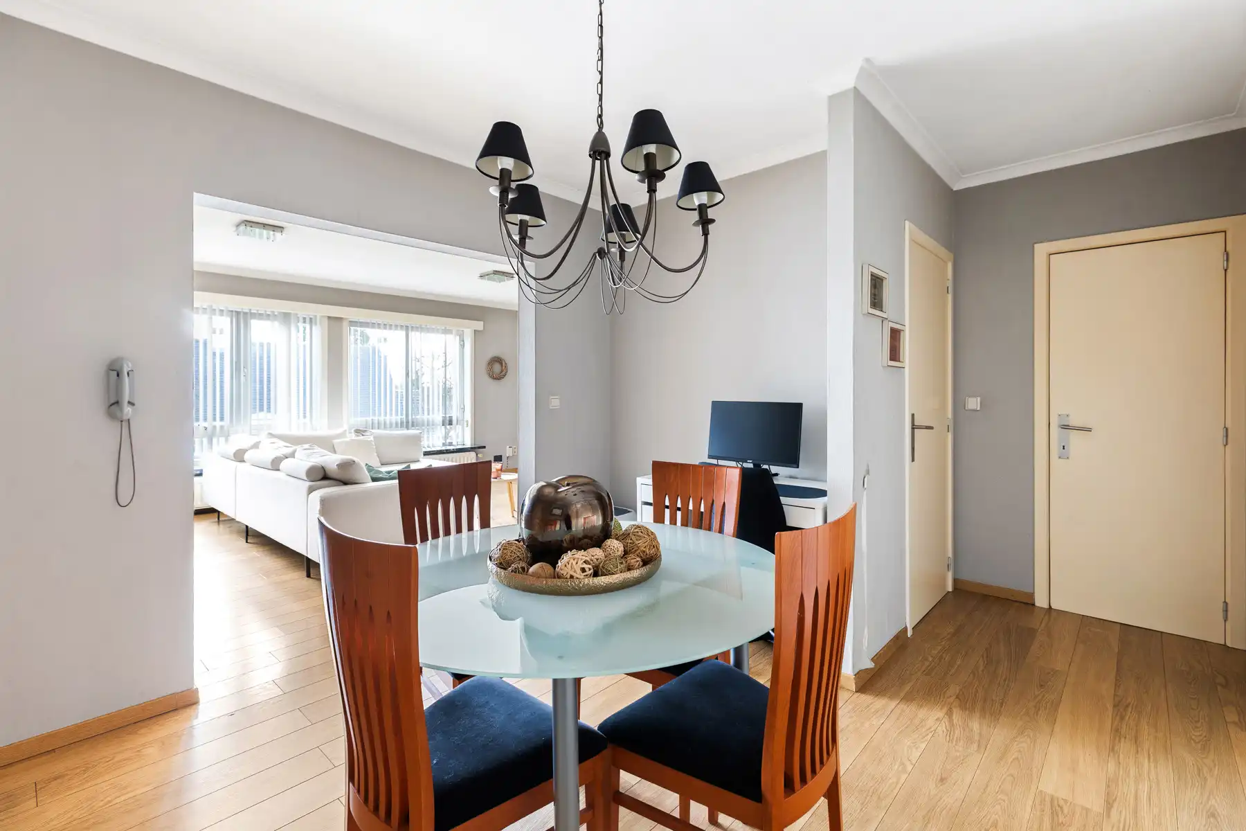 Instapklaar appartement centrum Laarne foto 3