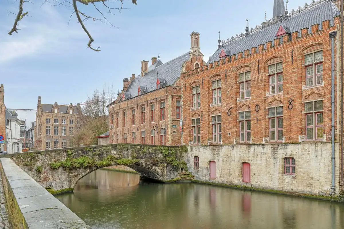 Instapklaar appartement te koop met mezzanine in Brugge foto 10