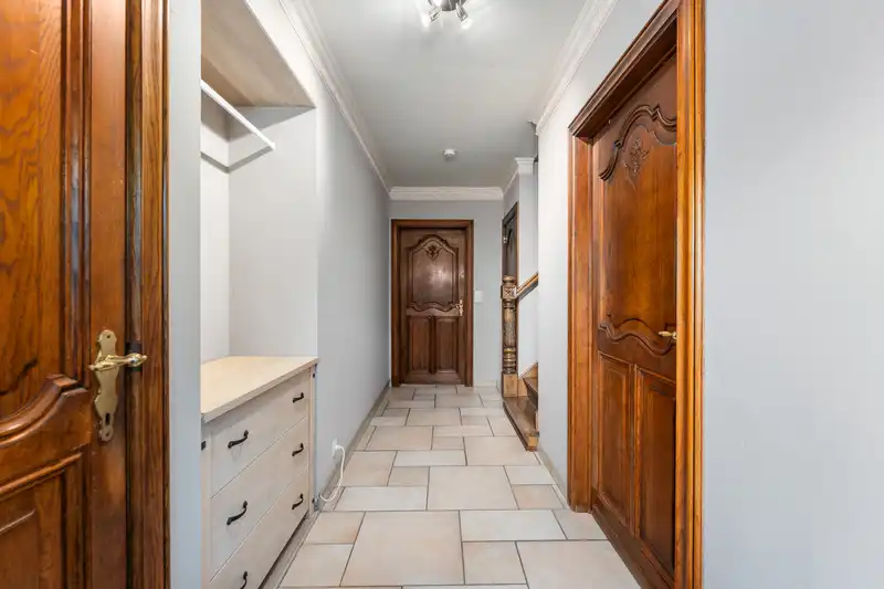 Instapklare gezinswoning met 4 slaapkamers en dubbele garage foto 14