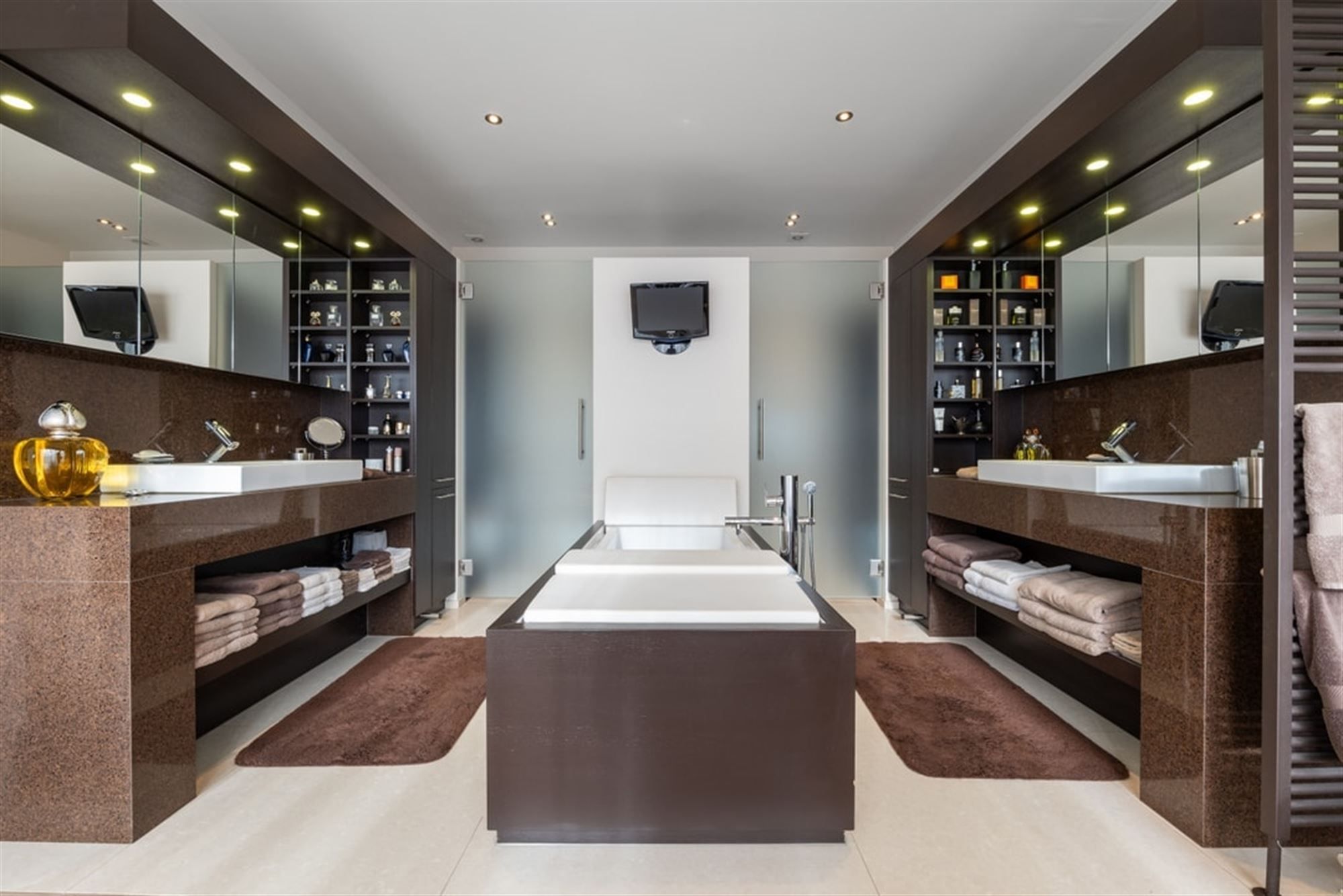 LUXUEUS APPARTEMENT VAN 365M² MET AFWERKING VAN HOOGSTE KWALITEIT IN TONGEREN foto 26