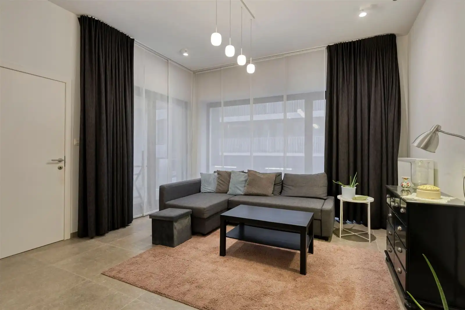 VOLLEDIG GERENOVEERD & GEMEUBELD APPARTEMENT IN HET HART VAN DE DIAMANTBUURT foto 5