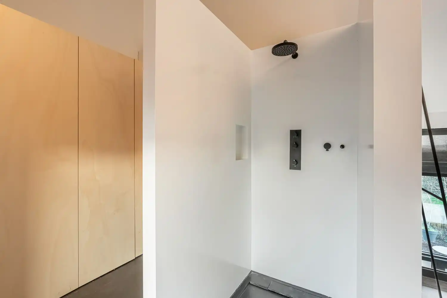 Unieke loftwoning met indrukwekkende glaspartijen en prachtige tuinbeleving! foto 17