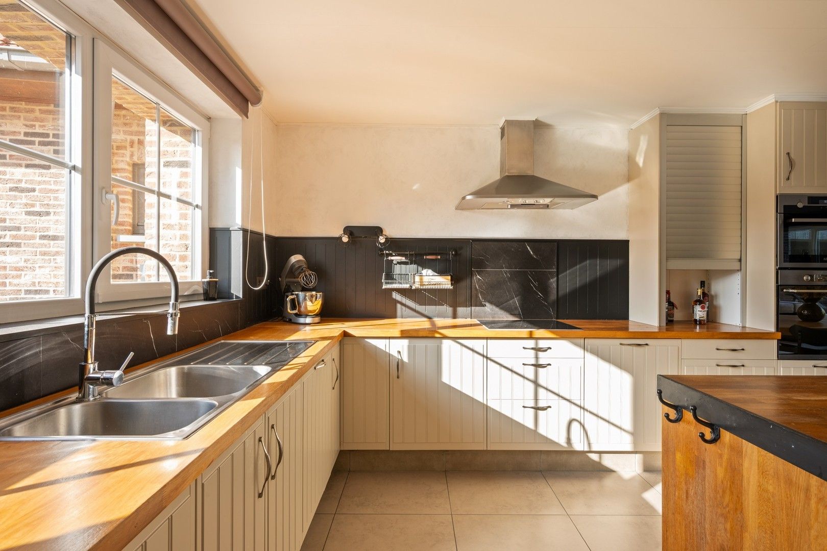 Instapklare en energiezuinige villa met zwembad en loods aan de voet van de Vlaamse Ardennen foto 7