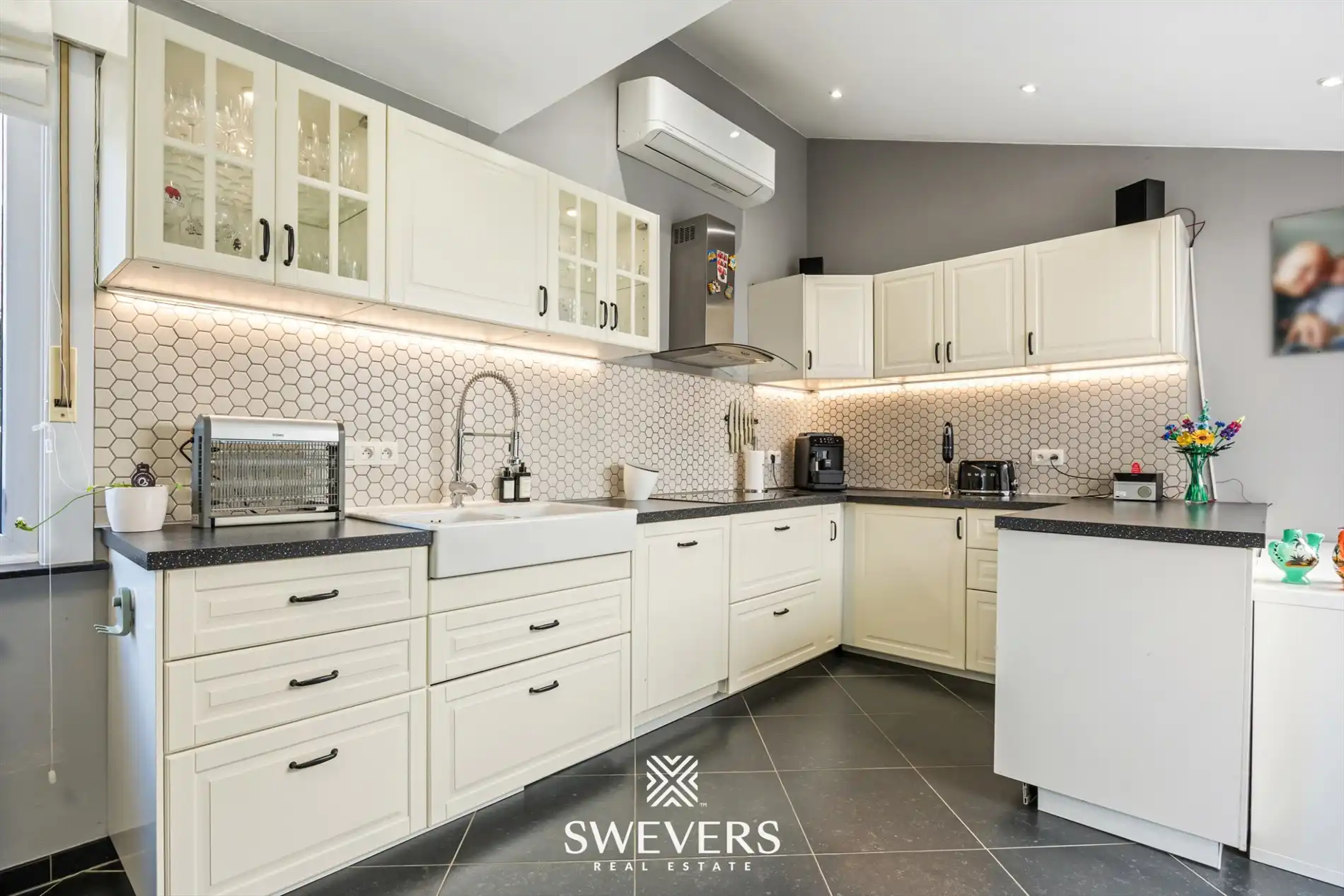 Instapklare woning met hedendaags wooncomfort, tuin en garage in Nieuwerkerken foto 11